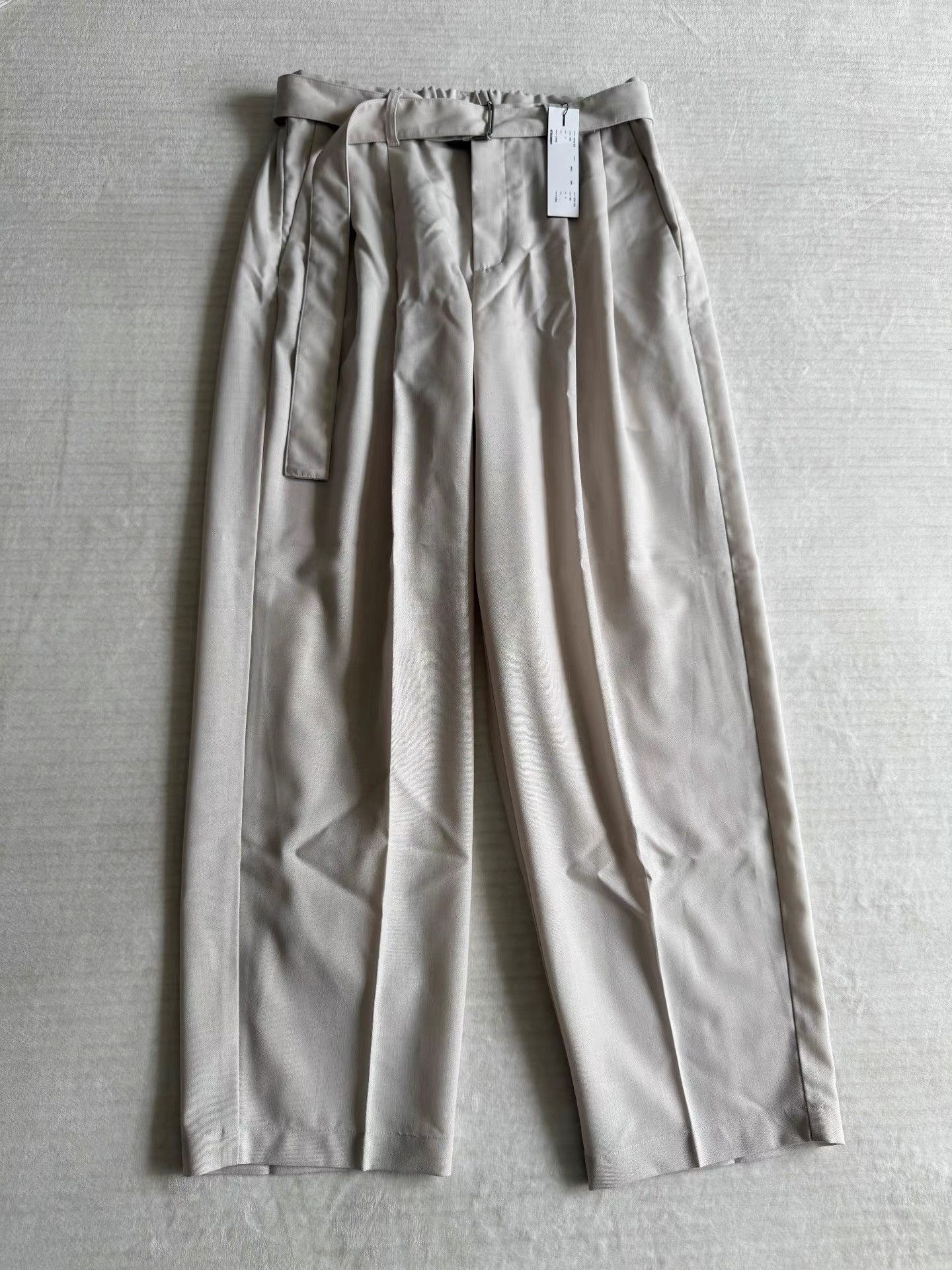 Attachment White High-Waisted Pleated Casual Pants Size US 32 / EU 48 - 1 Thumbnail