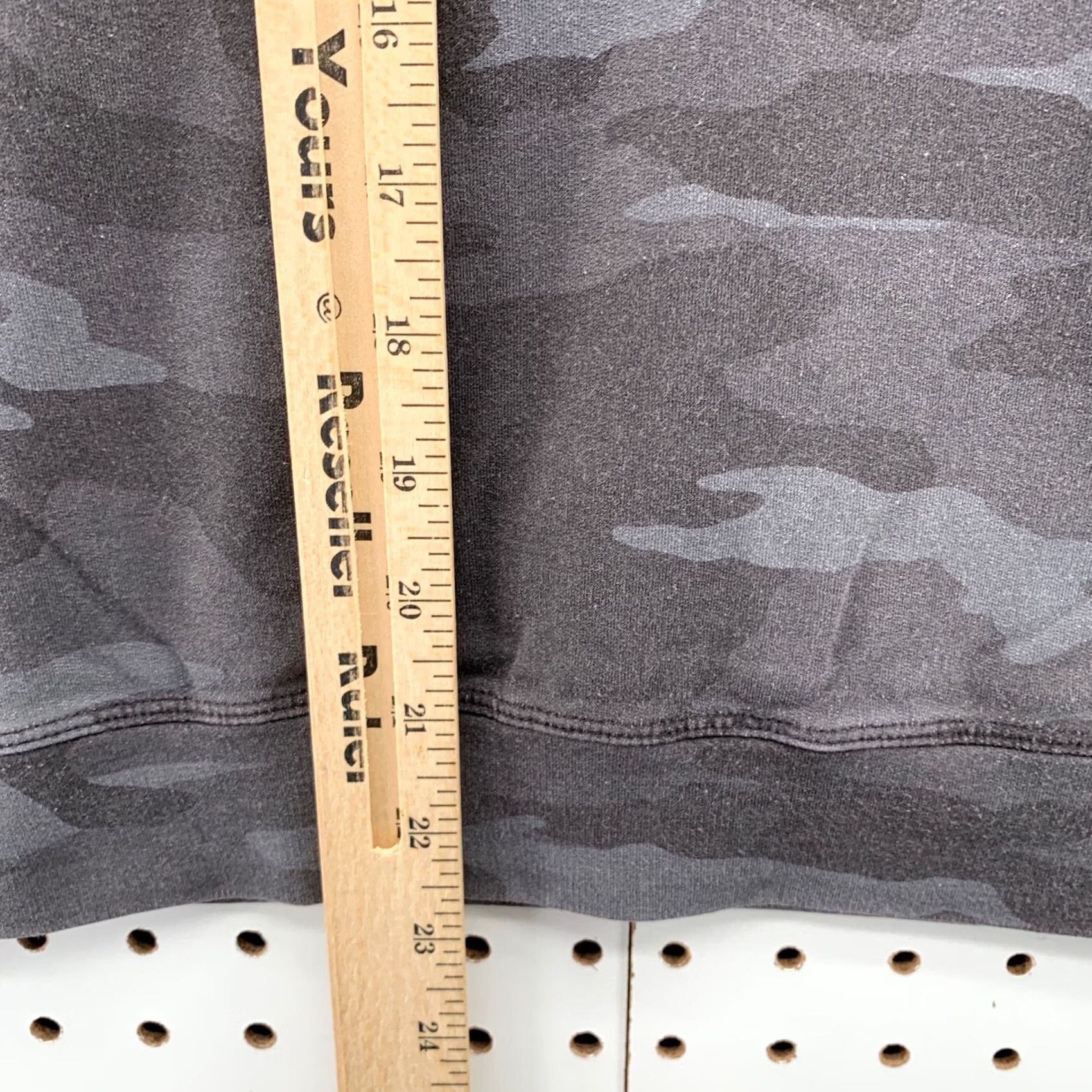 Athleta Athleta Sweatshirt Womens Small Gray Camouflage Crewneck Pullover Shirt Size S / US 4 / IT 40 - 7 Thumbnail