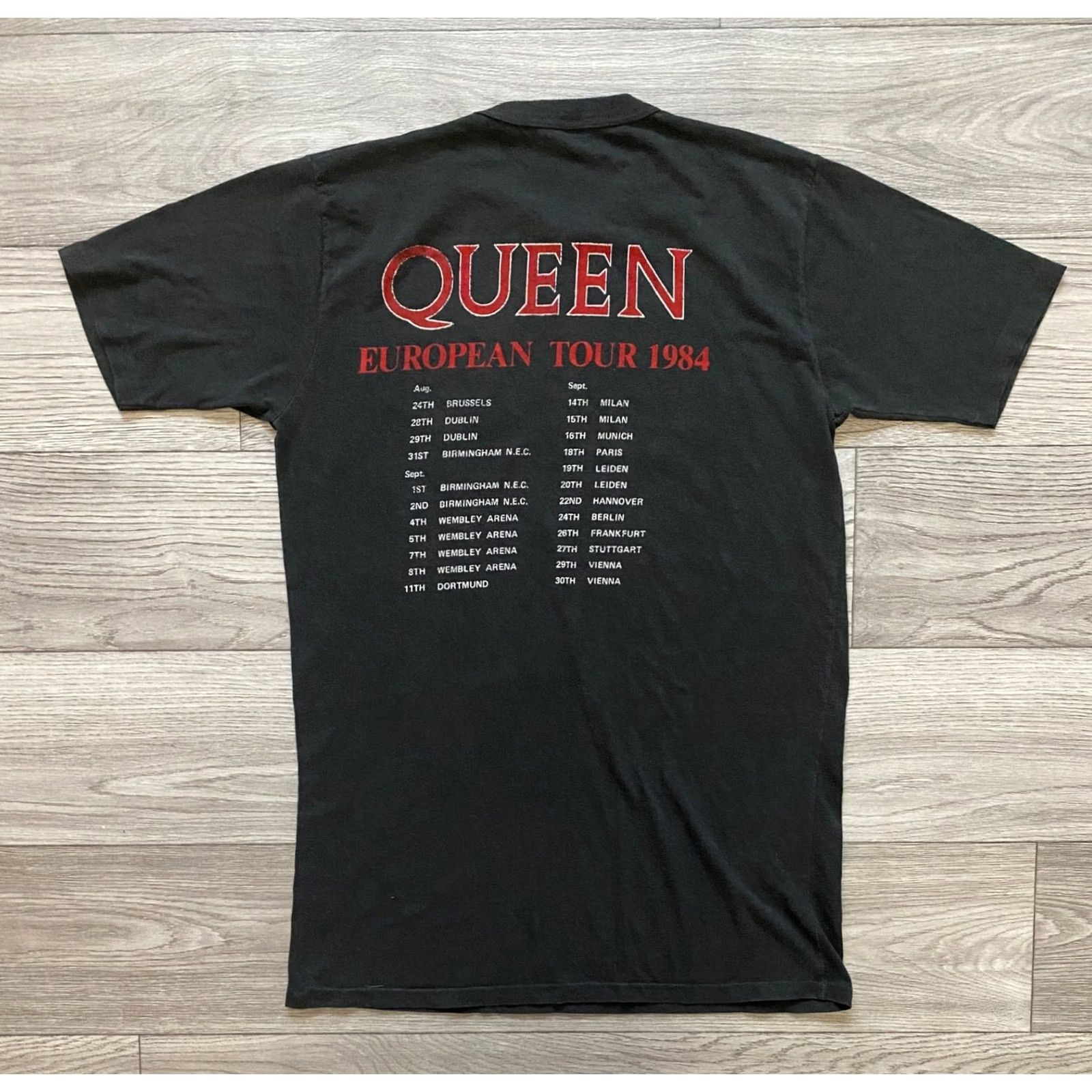 Vintage VINTAGE Queen European Concert Tour Black T-shirt Mens L XL Black Music Band Rock T-Shirt 1984 9/10 Size US L / EU 52-54 / 3 - 2 Thumbnail