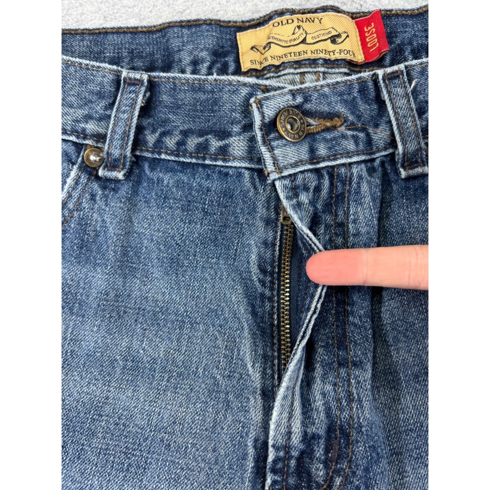 Old Navy Old Navy Shorts Womens 32 Blue Denim Jean Cutoff High Rise 100% Cotton 31x10 Size 24" / US 00 / IT 34 - 6 Thumbnail