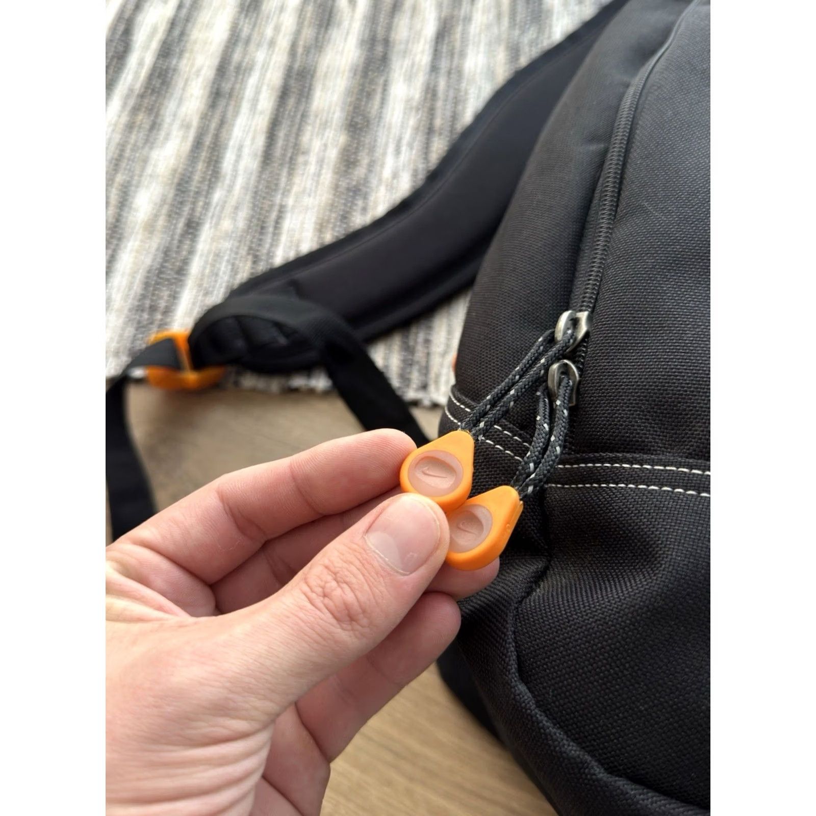 Nike VINTAGE Nike Backpack Black 90s Bag Rare Men Medium Backpack 90s Retro Sports Distressed Pockets Adjustable Strap Limited Edition Size ONE SIZE - 7 Thumbnail