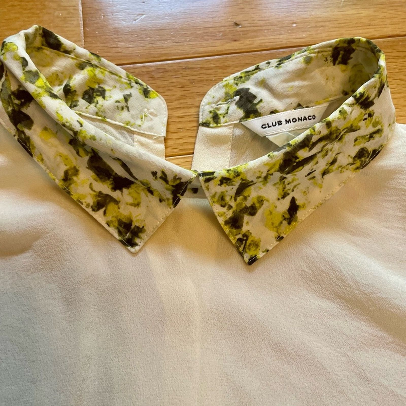 Club Monaco Club Monaco White Silk Blouse with Floral Accents Size S / US 4 / IT 40 - 5 Thumbnail