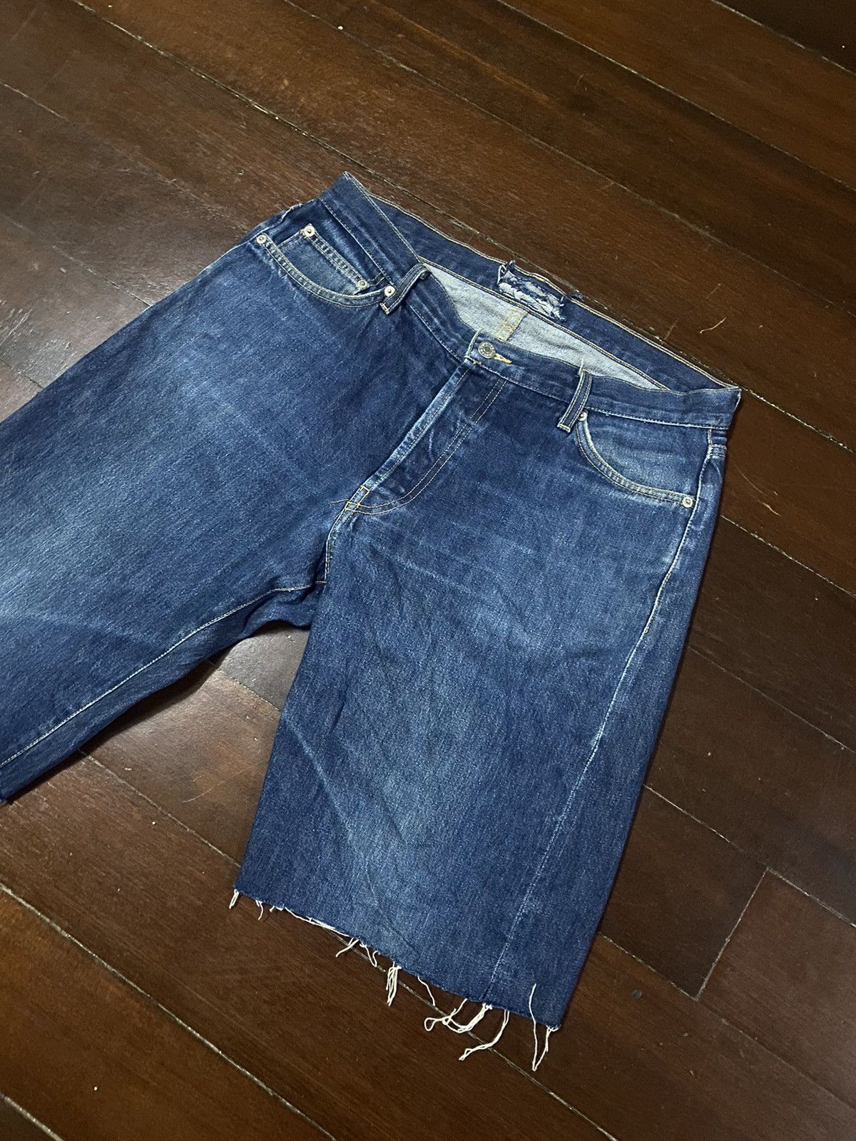 FIRE 🔥🔥 VINTAGE SUPREME DENIM TEAR RIPPED SHORT DISTRESSED