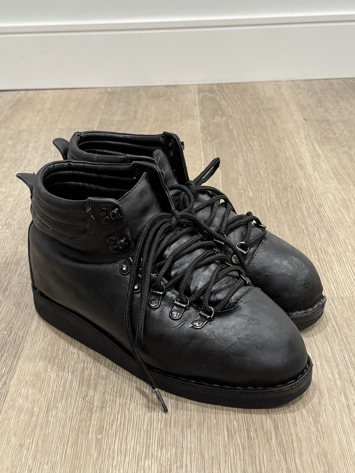 Maison MIHARA YASUHIRO miharayasuhiro twisted zip up boots | Grailed