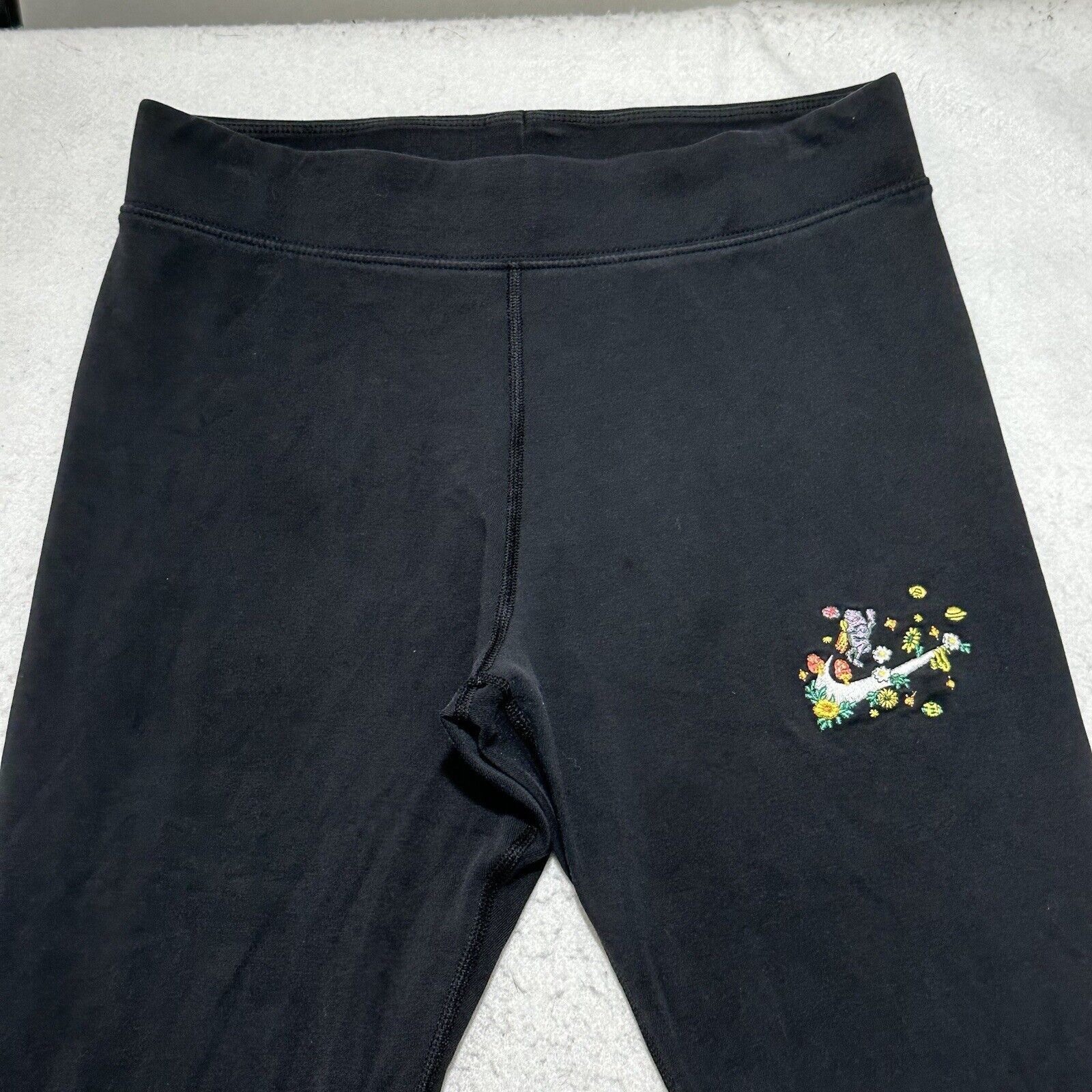 Nike Nike Large 7/8 Running Leggings Floral Yoga Pants Black Size 34" / US 12 / IT 48 - 3 Thumbnail