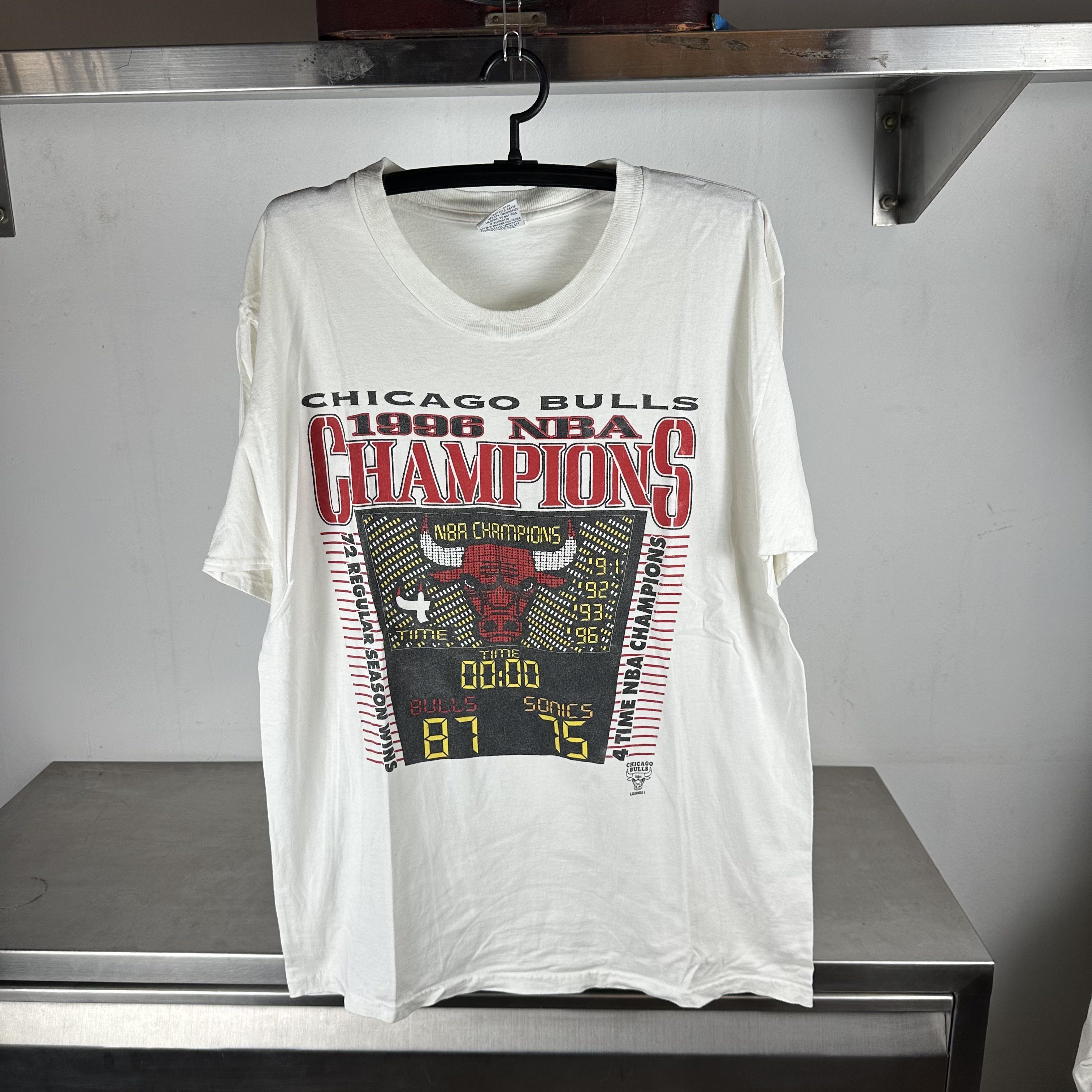 Vintage Vintage 1996 Chicago Bulls NBA Champions T-shirt Size US XL / EU 56 / 4 - 1 Thumbnail