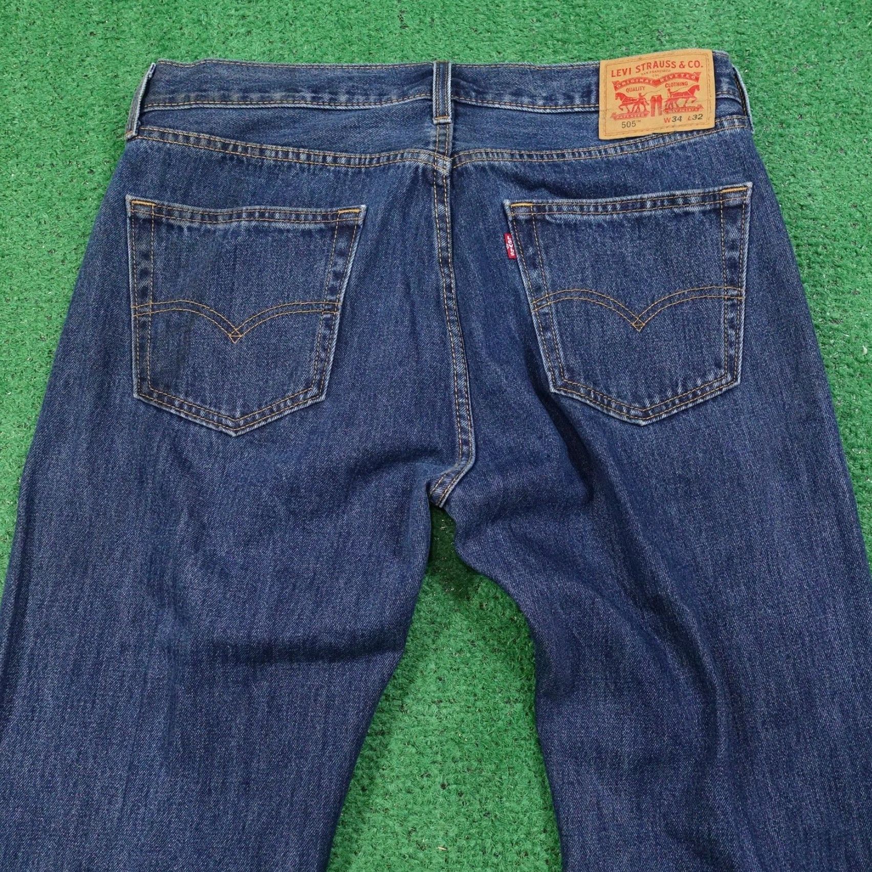 Levi's VINTAGE Levi's 505 Jeans Men 34x32 Denim Straight Leg Zip Fly Regular Fit Blue 90s Mens Size US 34 / EU 50 - 6 Thumbnail