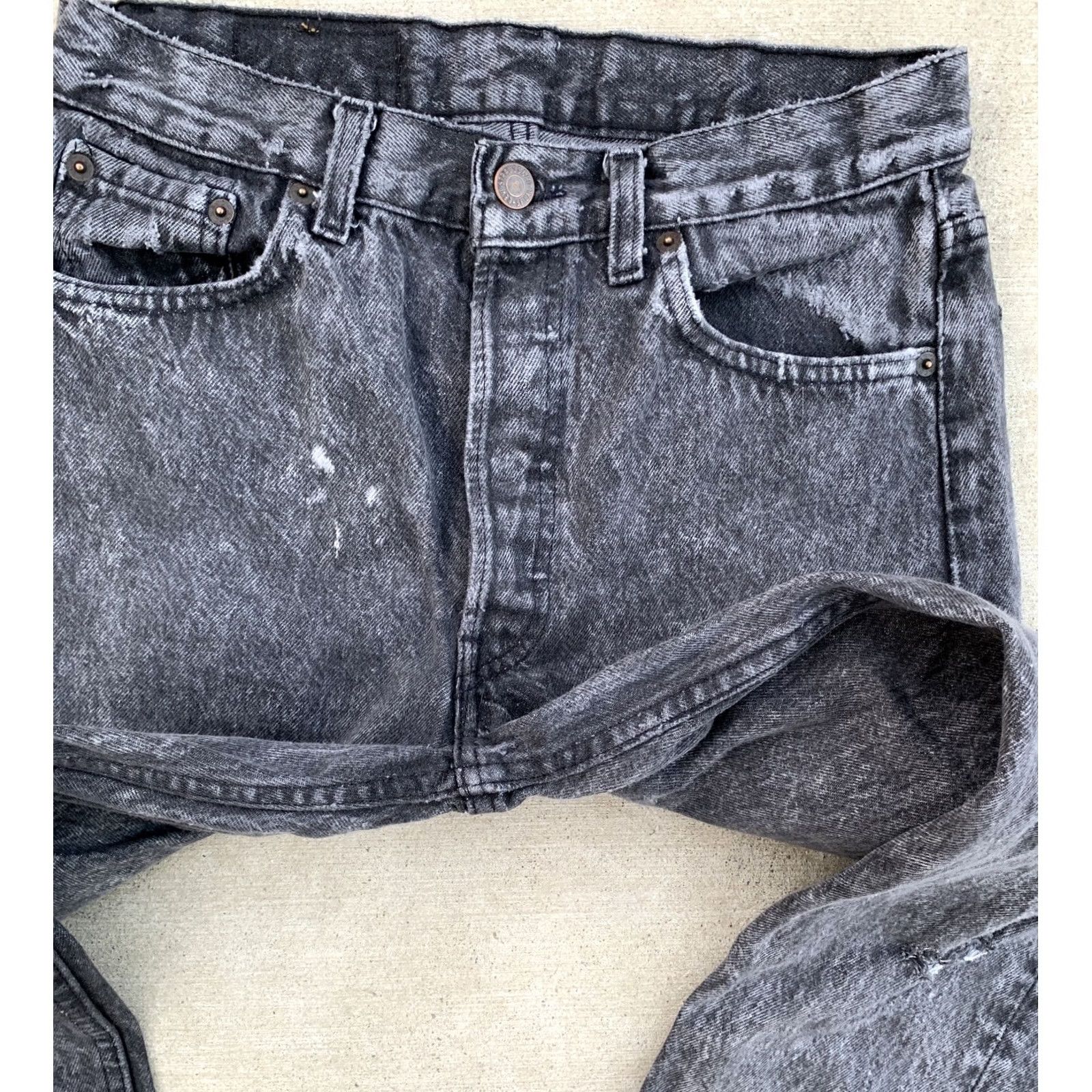 Levi's Vintage Levi's 501 Jeans Button Fly Faded Black Size 29 Regular Men Jeans 5-Pocket Distressed Inseam 31.75in Cotton Denim USA Made Rise 10-12in Size US 29 - 7 Thumbnail