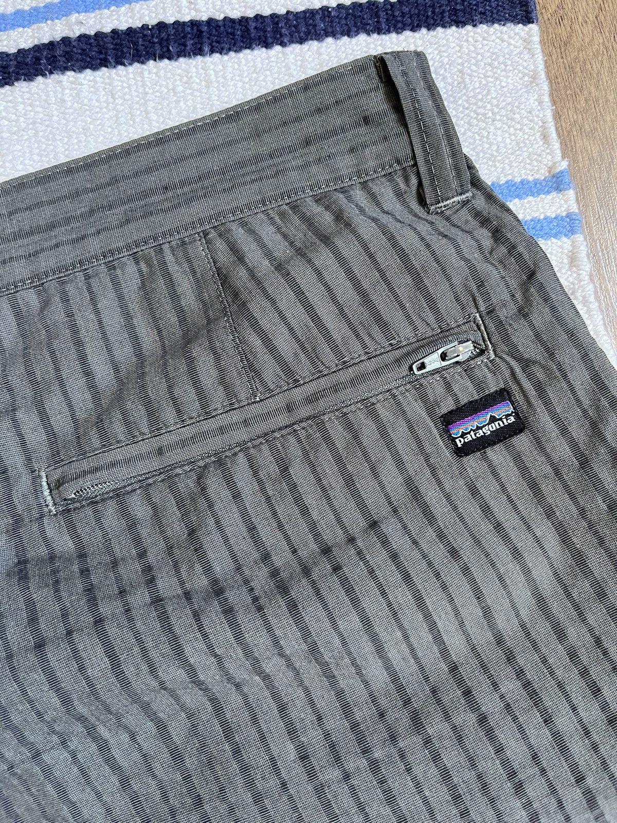 Patagonia Vintage Patagonia Organic Cotton Grey Unisex Shorts Size US 34 / EU 50 - 9 Thumbnail