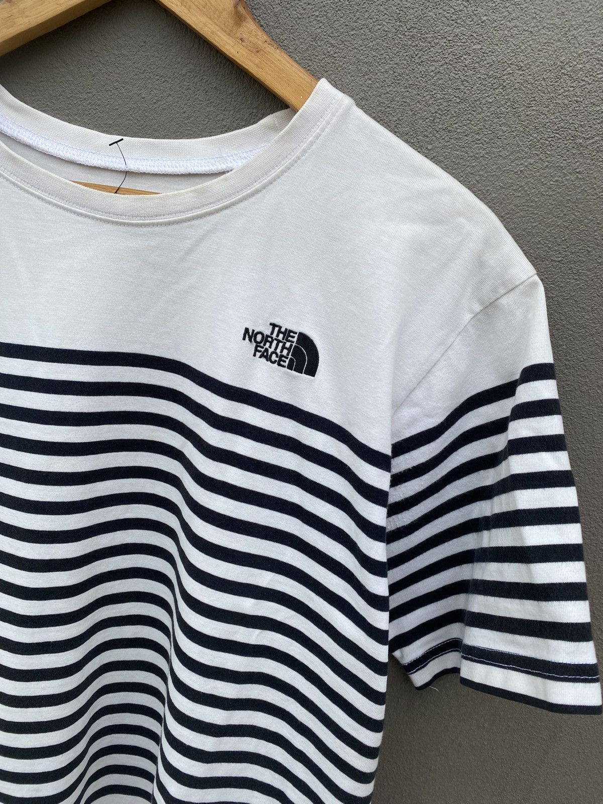 The North Face THE NORTH FACE STRIPE ROUDNECK SHORT SLEEVE COTTON SHIRT Size US M / EU 48-50 / 2 - 2 Thumbnail