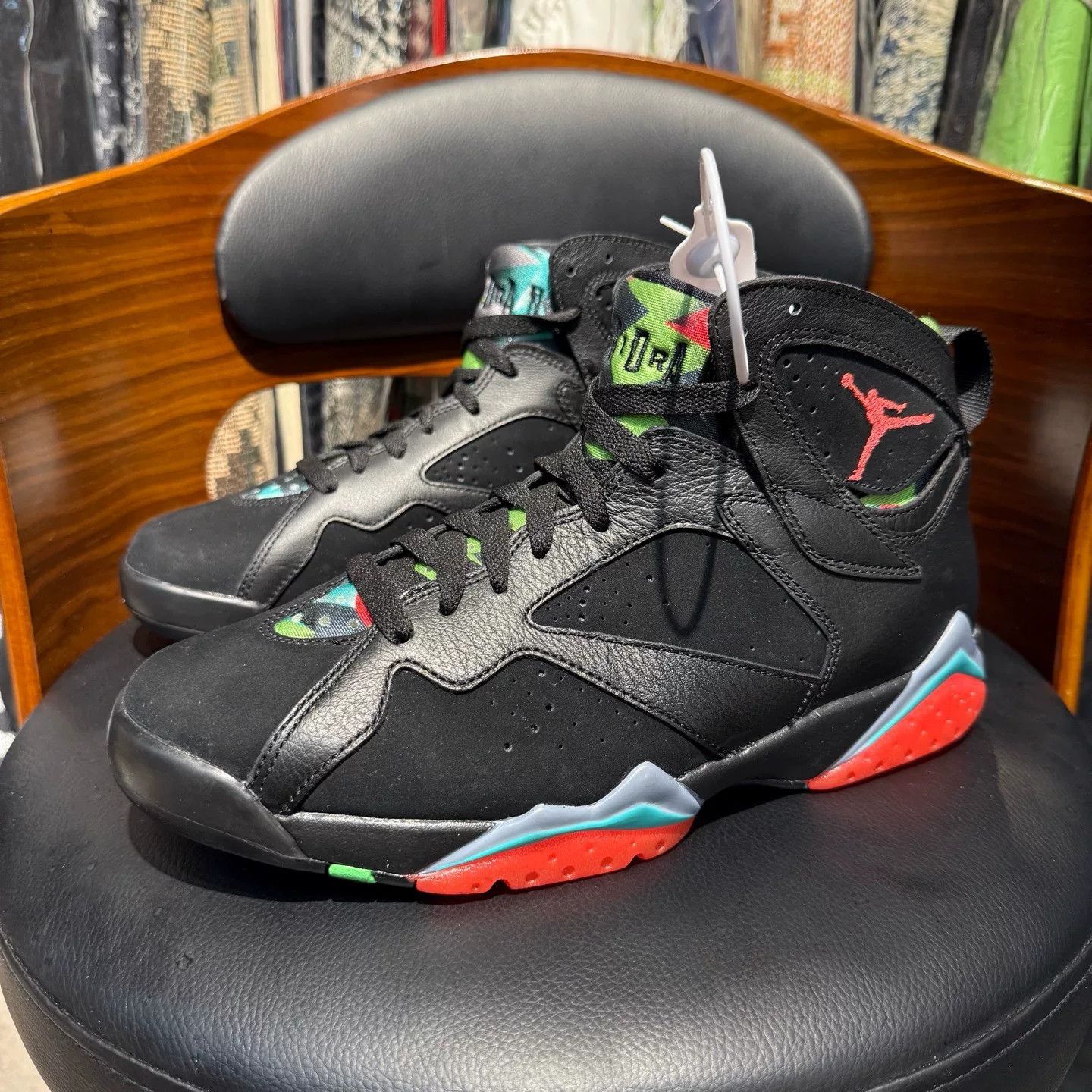 Nike Nike AJ7 Lowtop Sneakers 41 Men Size US 8.5 / EU 41-42 - 1 Thumbnail
