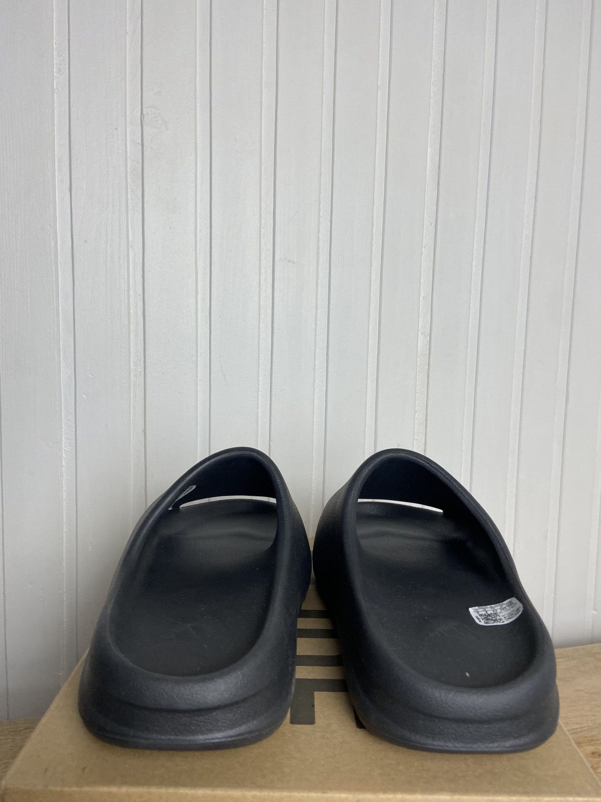 Adidas New adidas Yezzy Slide "Onyx" size us8 Size US 8 / EU 41 - 5 Thumbnail