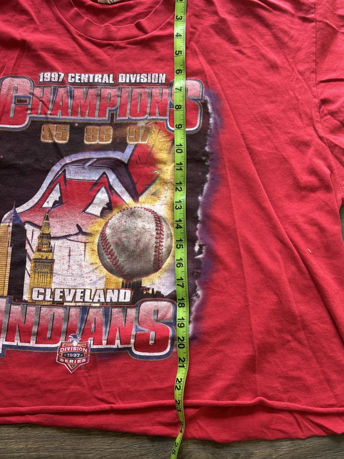 Vintage 1997 Starter Cleveland Indians Champions T-shirt Size US L / EU 52-54 / 3 - 6 Thumbnail