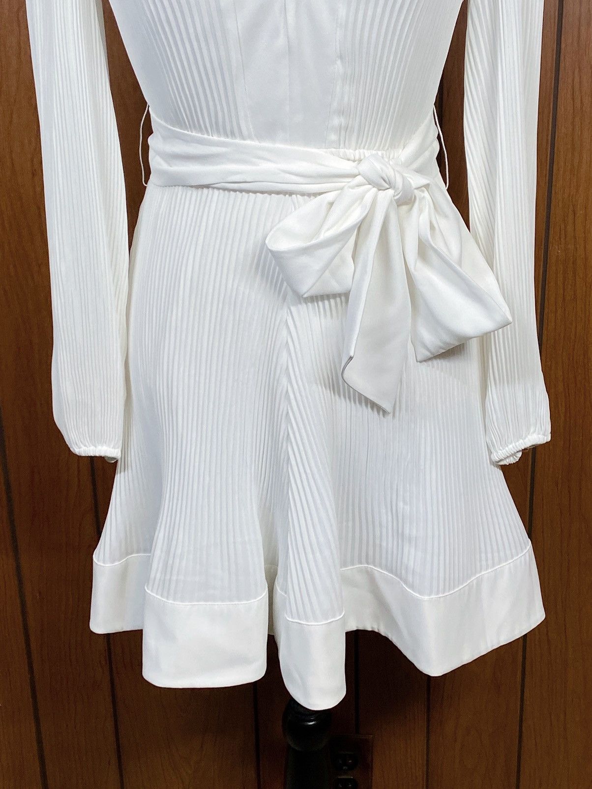 MILLY Milly Pleated Belted Long Sleeve Dress size 0 Size XS / US 0-2 / IT 36-38 - 5 Thumbnail