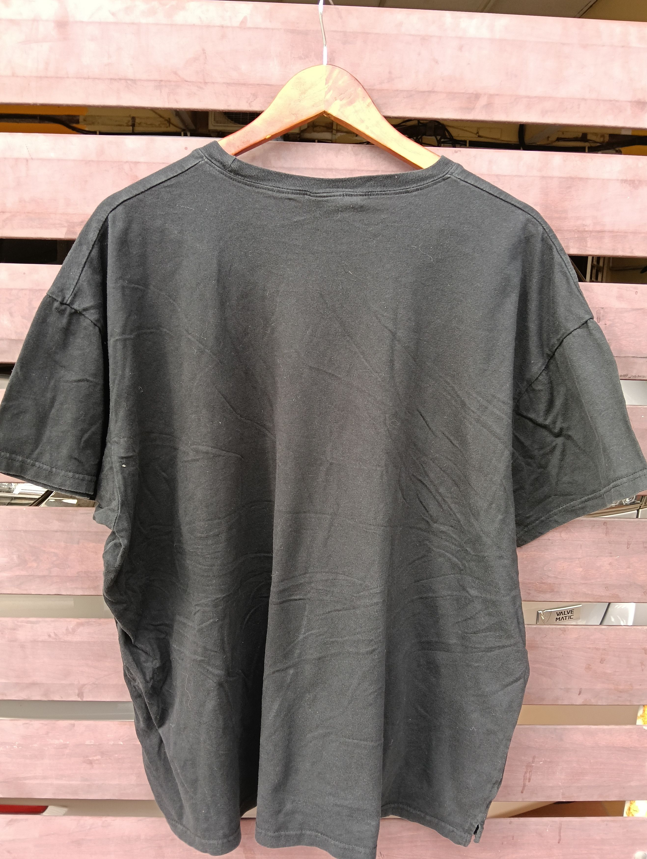 BATMAN SPELLOUT LOGO TSHIRT.