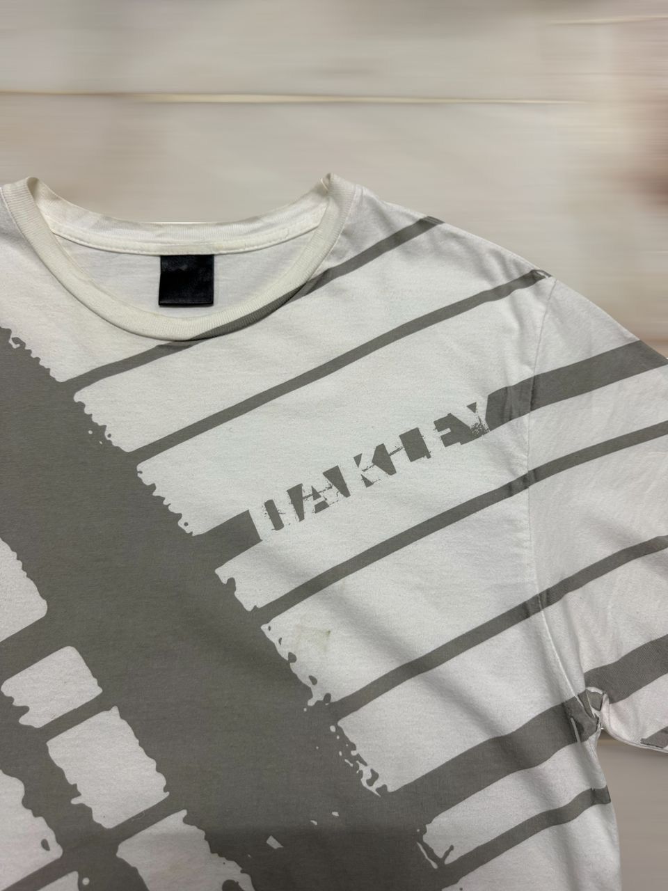 Oakley 2010s OAKLEY MOTIVE BLOCK PRINT WHITE TSHIRT Size US S / EU 44-46 / 1 - 3 Thumbnail