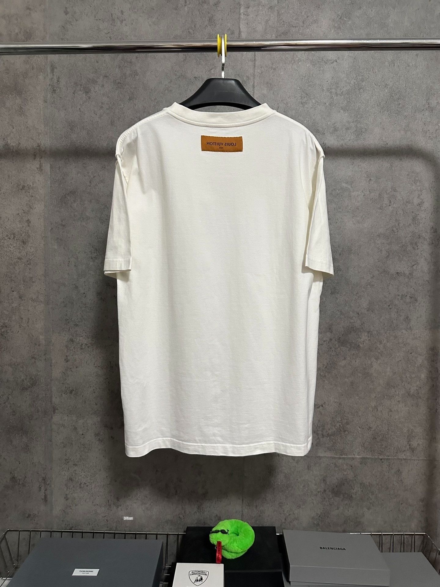 Louis Vuitton Louis Vuitton White Short-Sleeve T-Shirt Size US L / EU 52-54 / 3 - 4 Thumbnail