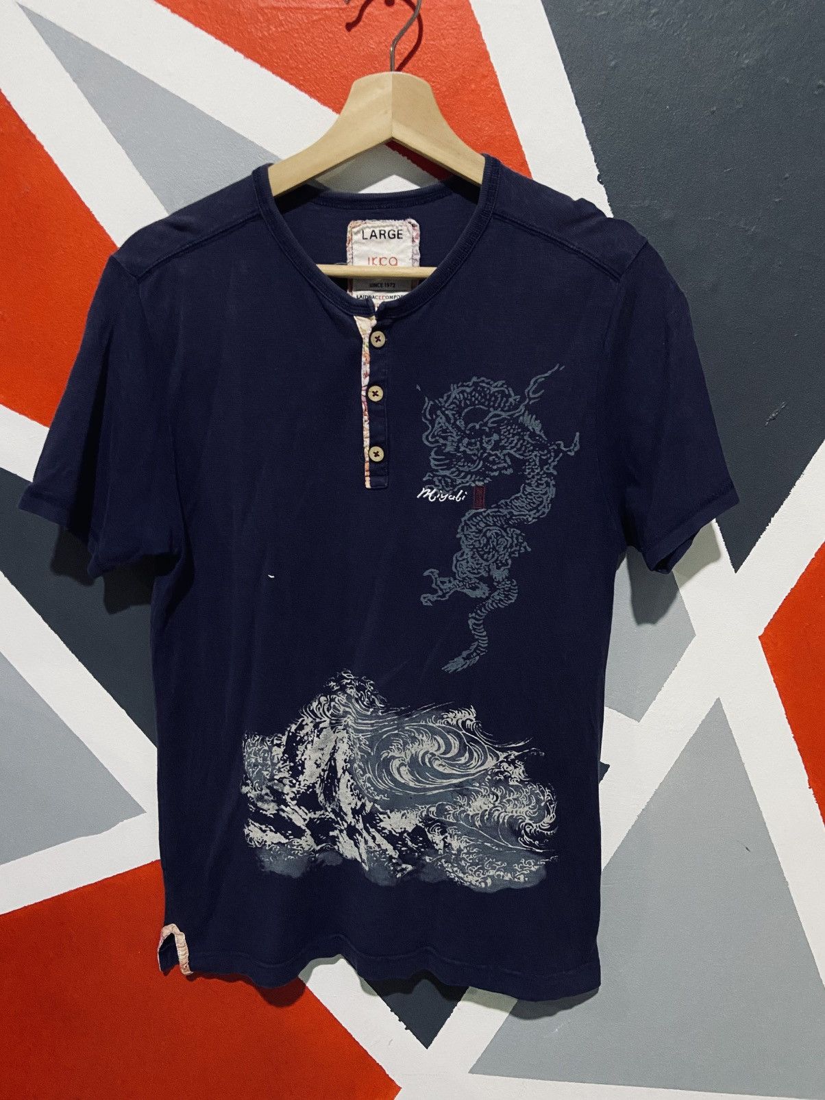 Japanese Brand Icca- Miyabi Wave Sakujan Style Print Tee Size US S / EU 44-46 / 1 - 1 Thumbnail