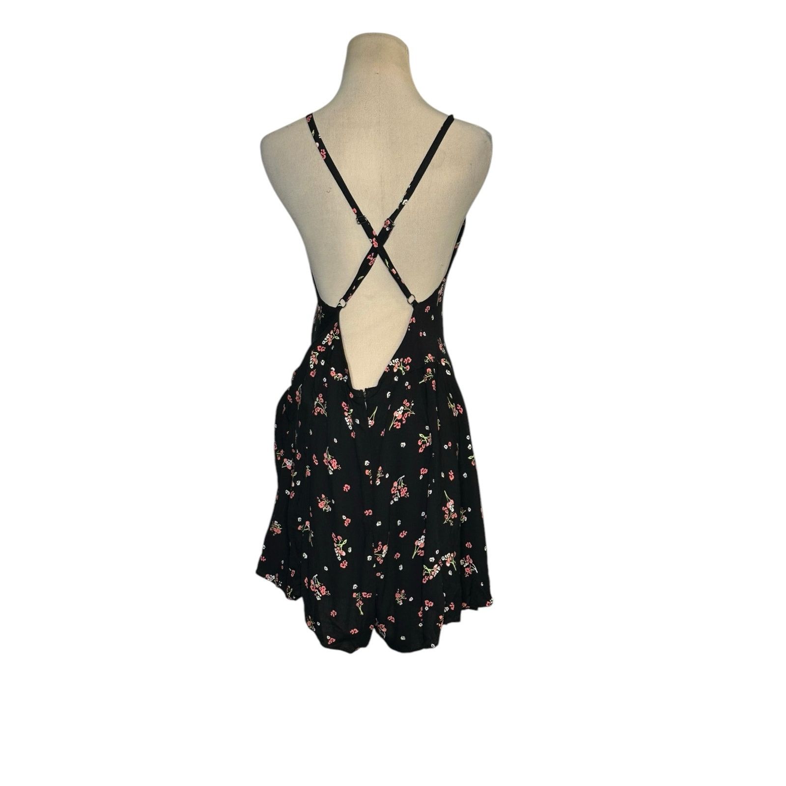 Free People Free People Black Floral Wrap Skirt Front Romper size 0 Size 25" / US 0 / IT 36 - 2 Thumbnail