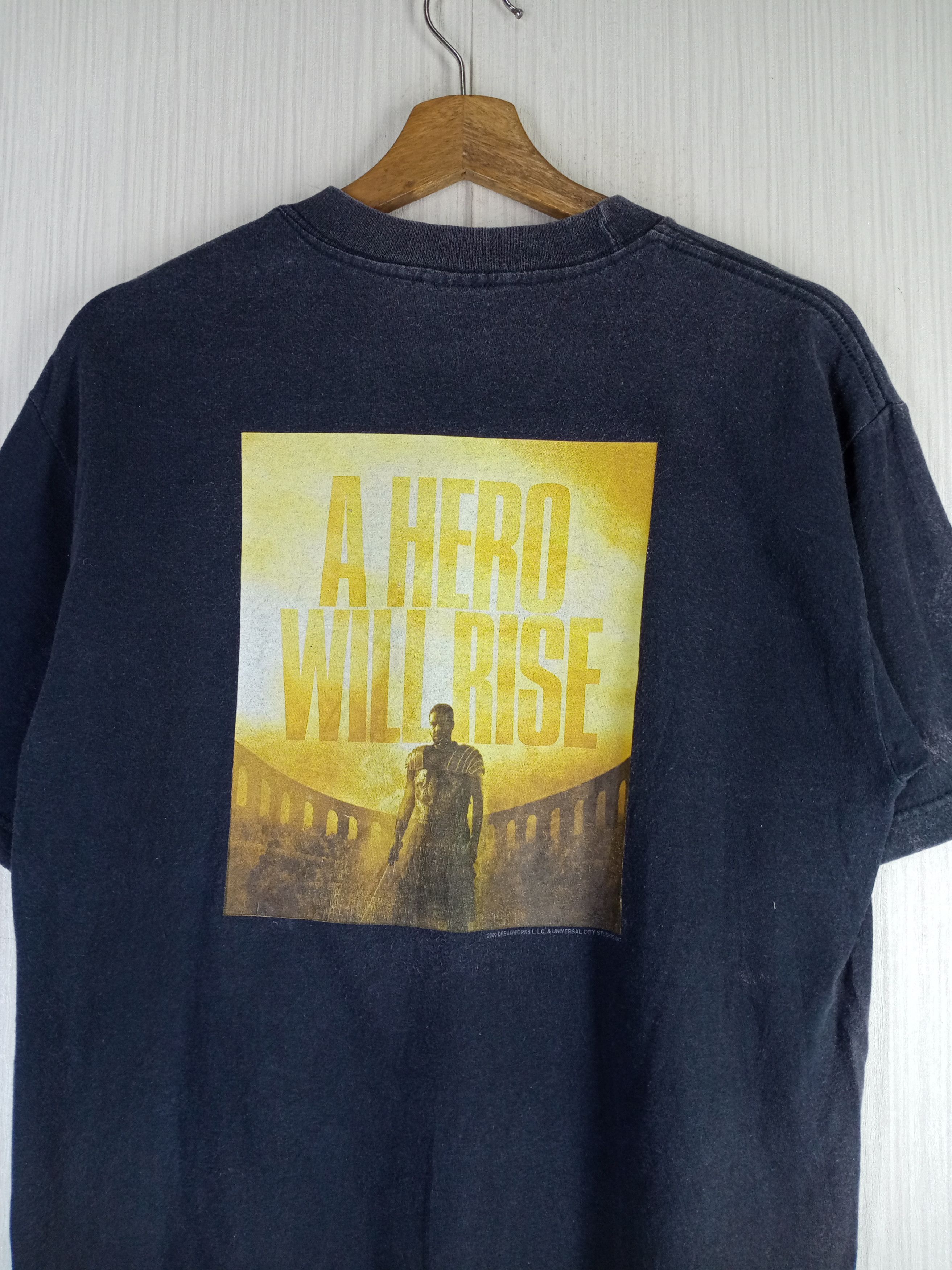 Vintage Rare Vintage 2000 Gladiator Epic Historical Movie Tee Size US M / EU 48-50 / 2 - 1 Thumbnail