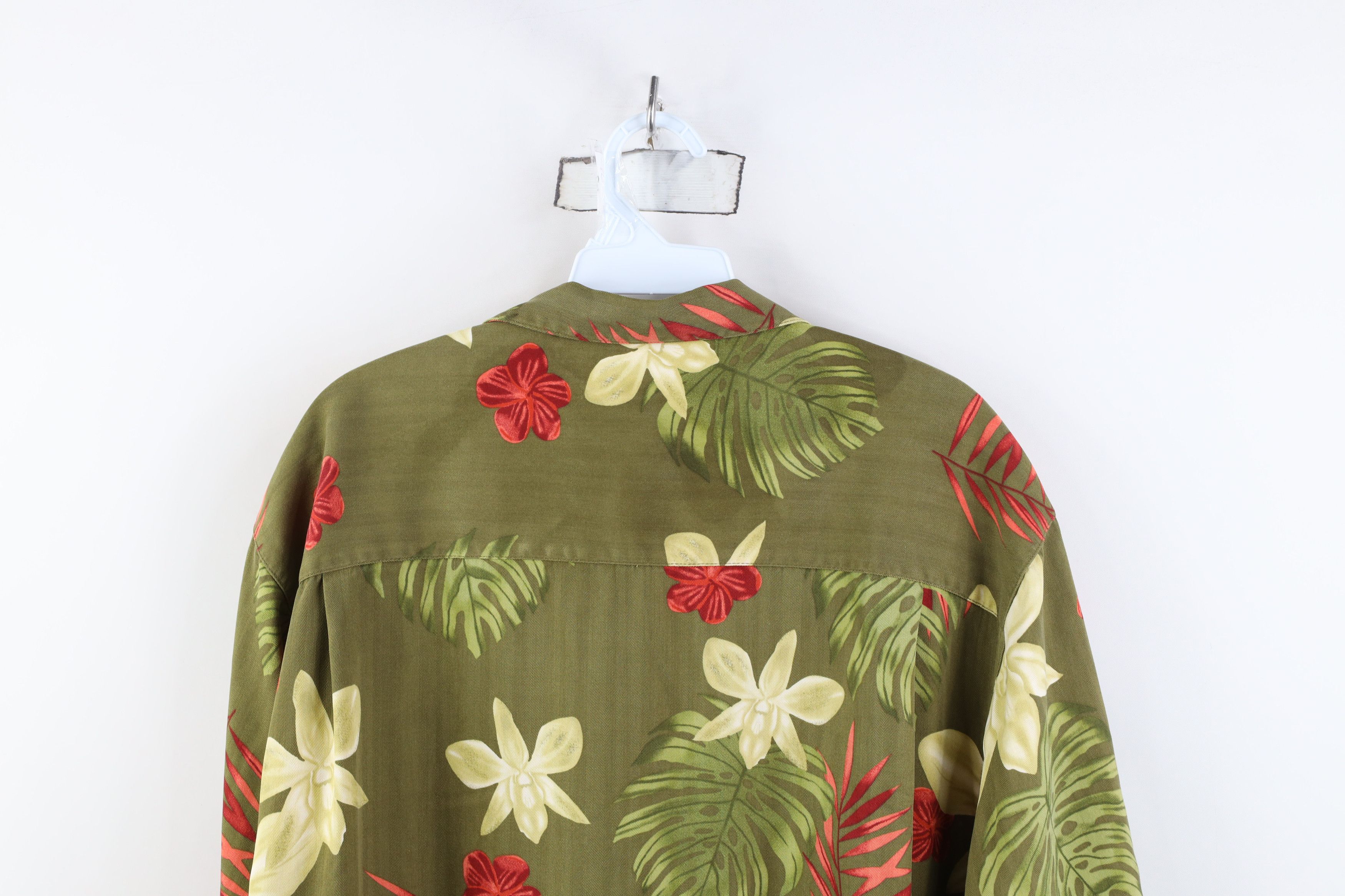 Tommy Bahama Vintage 90s Tommy Bahama Silk Looped Collar Button Shirt Size US L / EU 52-54 / 3 - 12 Thumbnail
