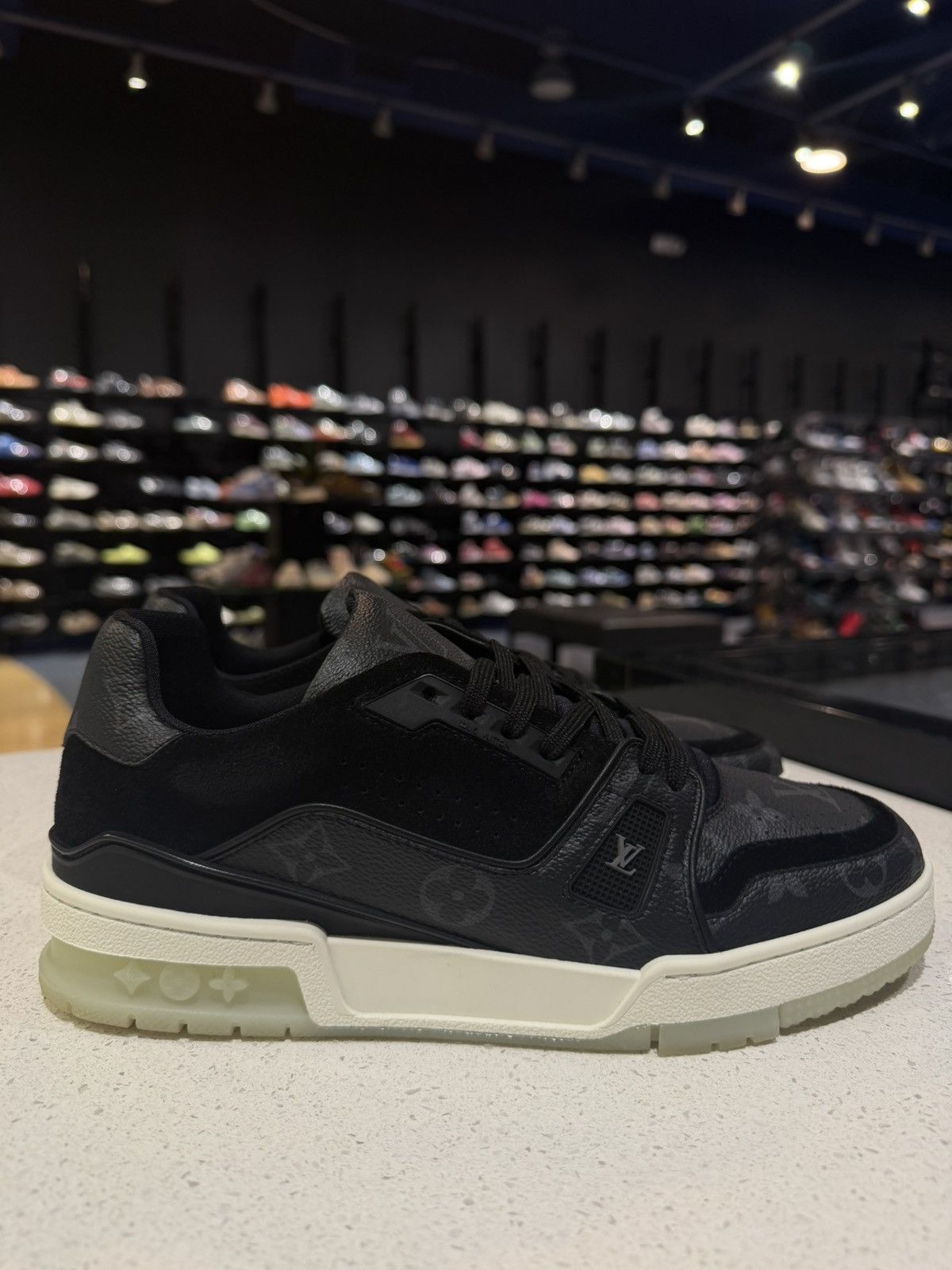 Louis Vuitton Size 6UK/7US - Louis Vuitton Trainer Low Top Black Size US 6 / EU 39 - 3 Thumbnail