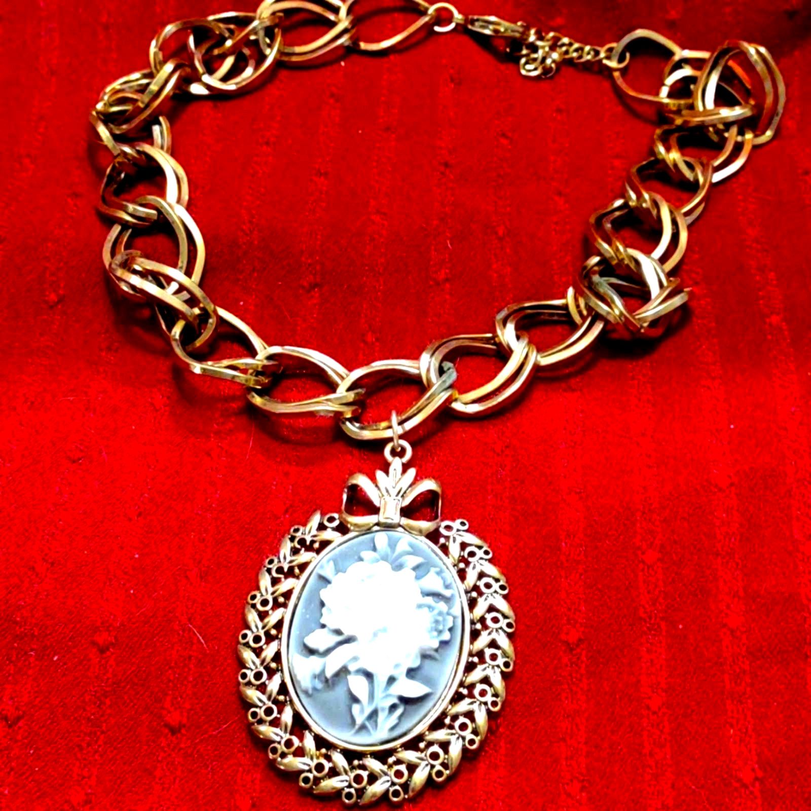 Other Vintage gold blue and white floral cameo Size ONE SIZE - 1 Preview