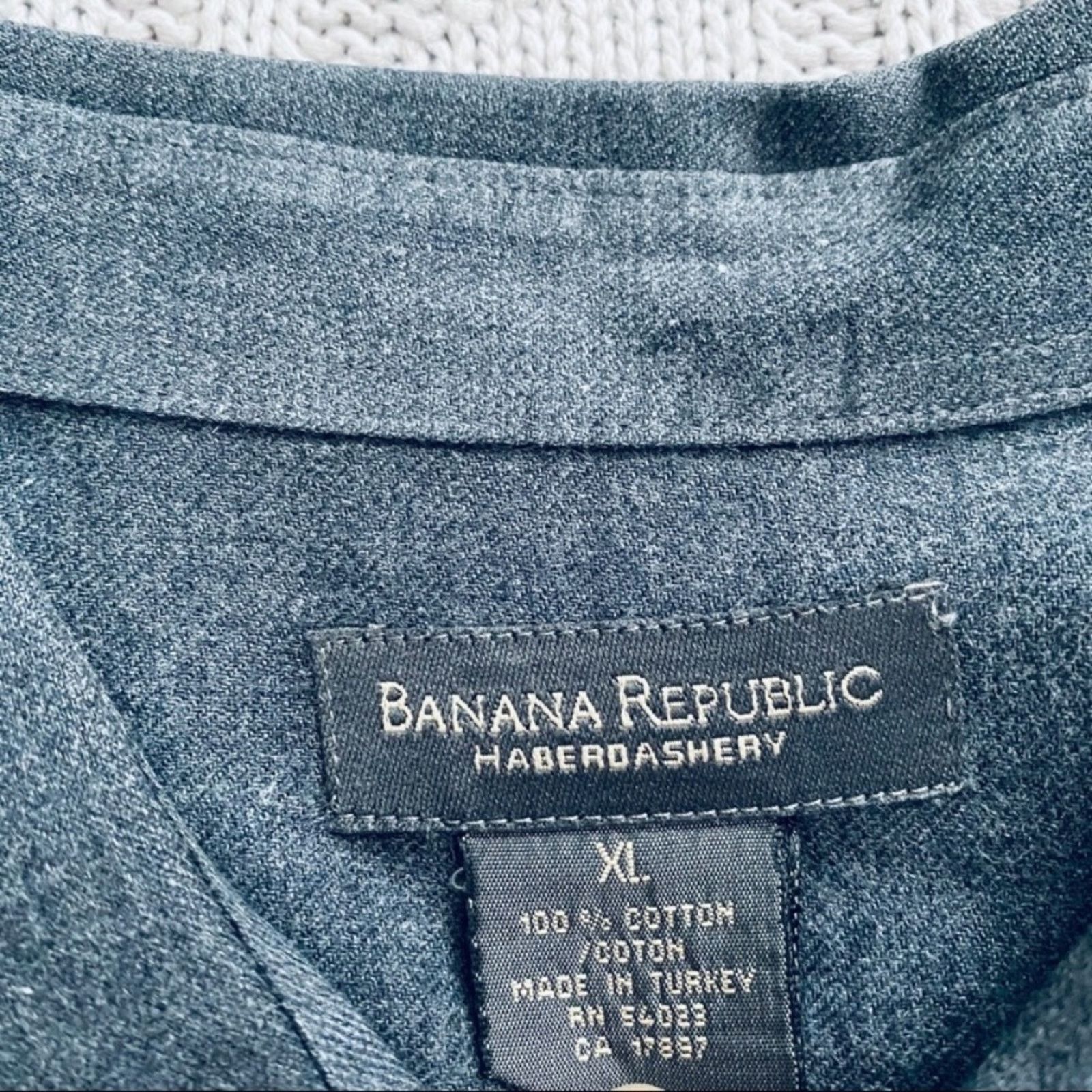 Banana Republic Banana Republic dark gray button down Size US XL / EU 56 / 4 - 6 Thumbnail