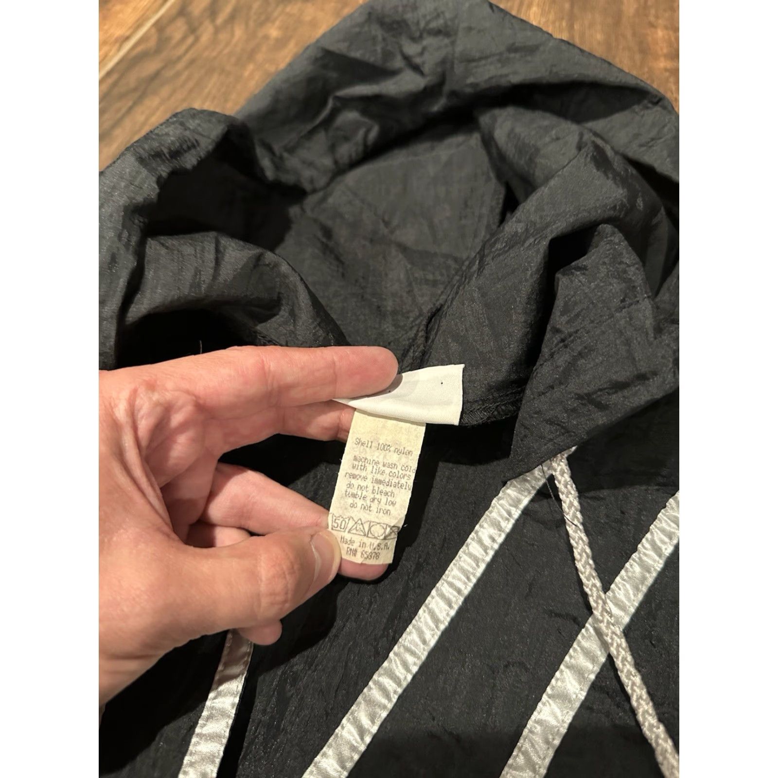 Vintage VINTAGE Gilda Marx Vest Women L Black Nylon Windbreaker USA USA Pattern Solid Sleeveless Button Drawstring Size L / US 10 / IT 46 - 5 Thumbnail