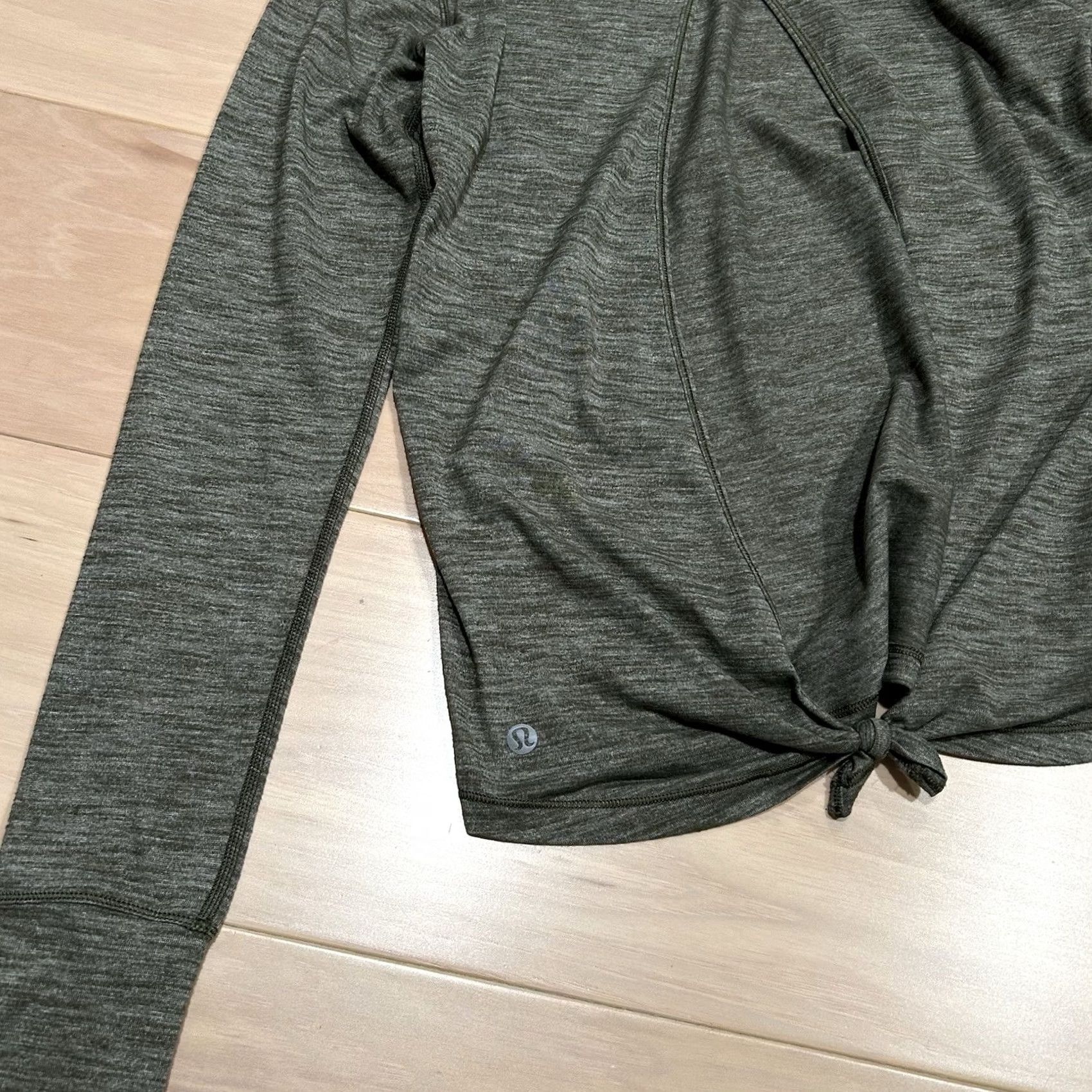 Lululemon Lululemon Beat The Heat Open Back Shirt Long Sleeve Women’s 6 Size M / US 6-8 / IT 42-44 - 4 Thumbnail