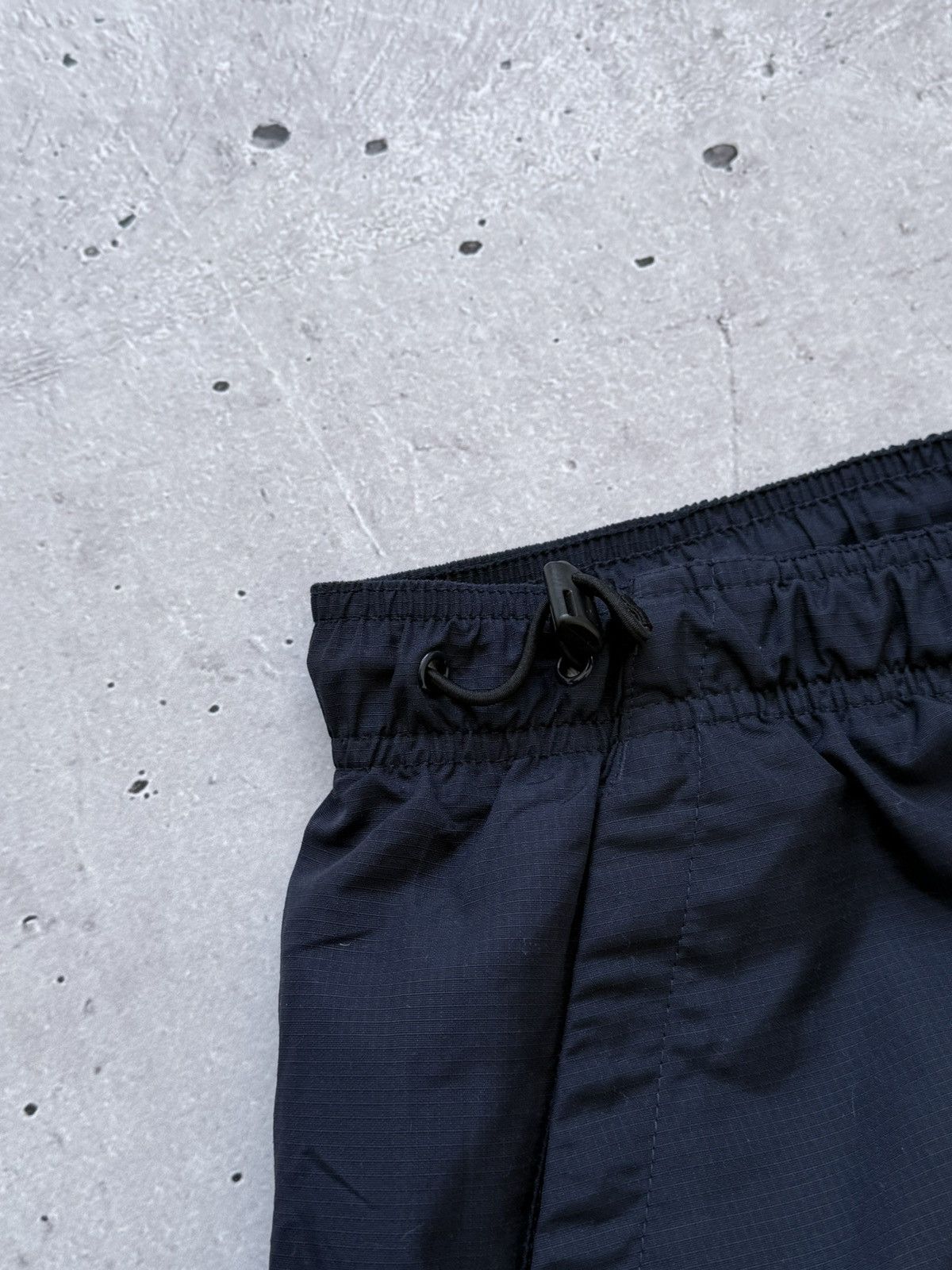 Nike Vintage 00s Nike Baggy Cargo Nylon Tack Pants Y2K Size US 34 / EU 50 - 6 Thumbnail