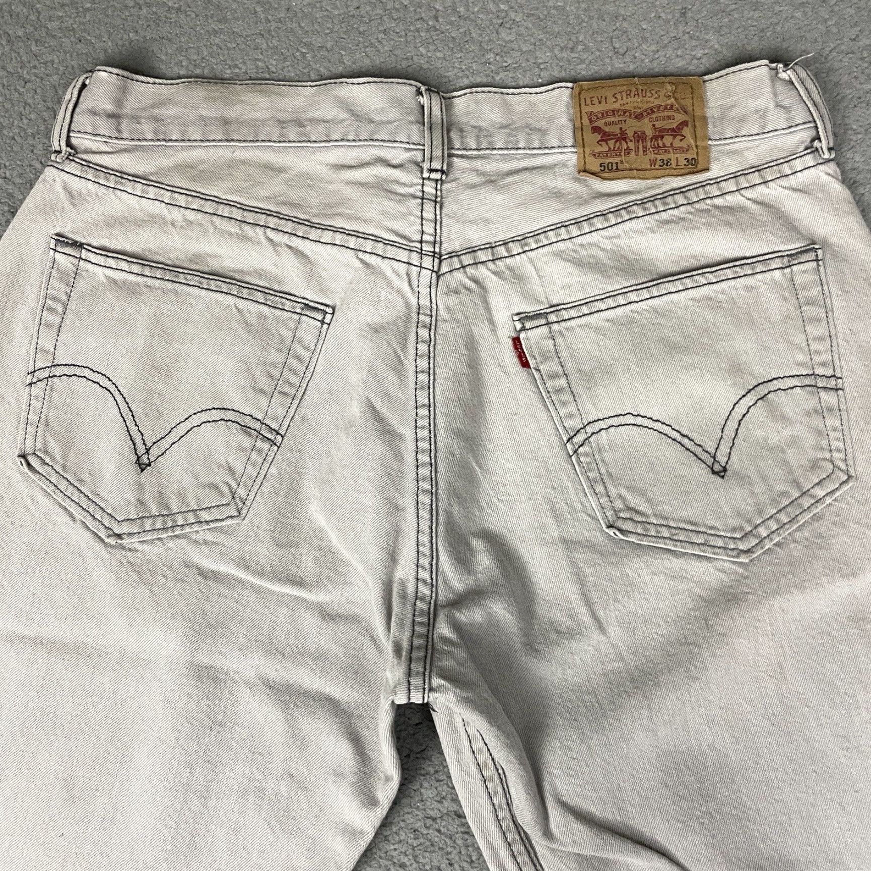 Levi's VINTAGE Levi's 501 Jeans 38x30 Gray Made In USA Distressed Washed Button 38 Mens Jeans Regular 5-Pocket USA 90s? Size US 38 / EU 54 - 4 Thumbnail