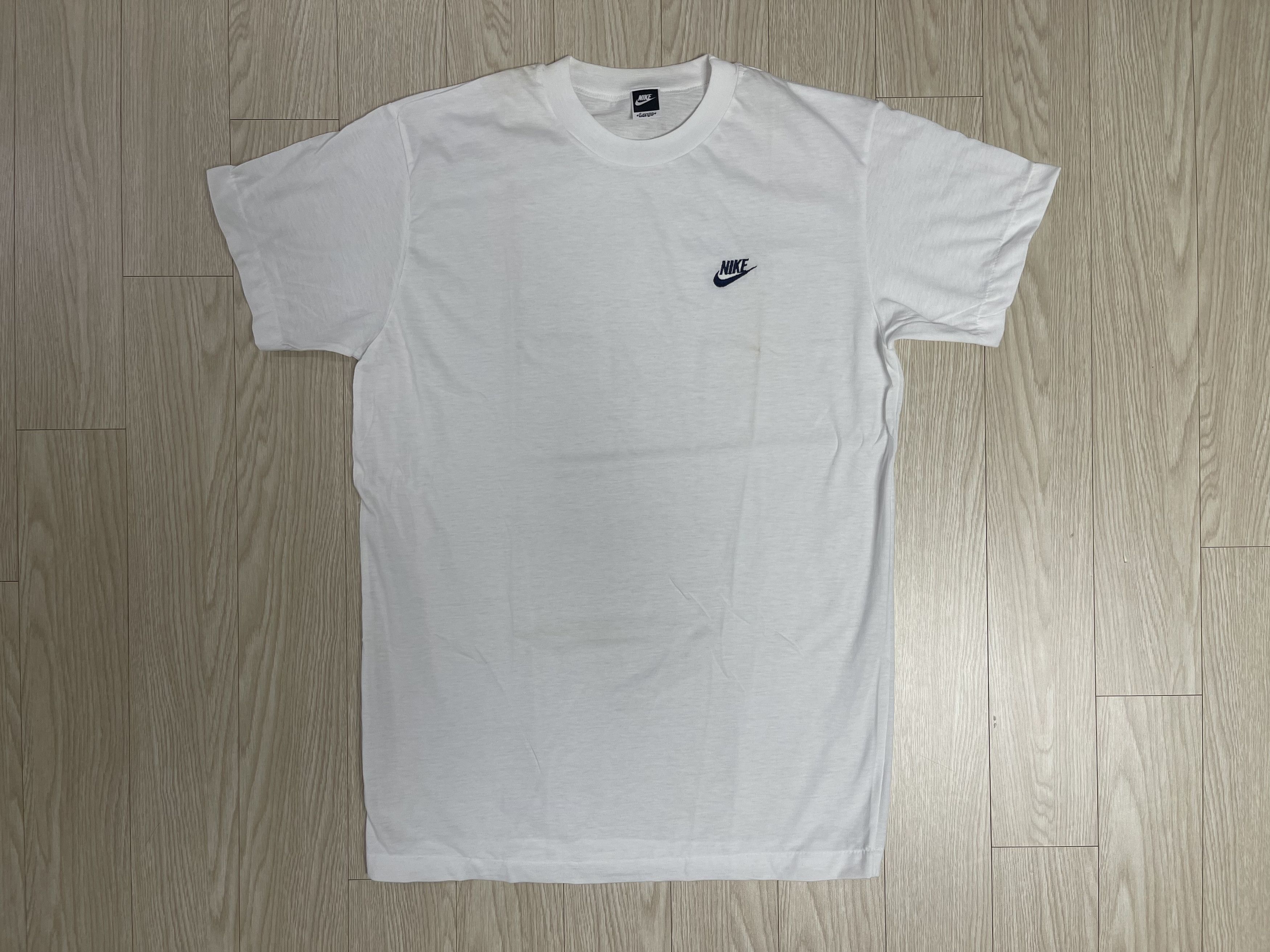 Nike Nike Japan Edition Old 90s Vintage Logo T shirt 5 Size US L / EU 52-54 / 3 - 1 Thumbnail