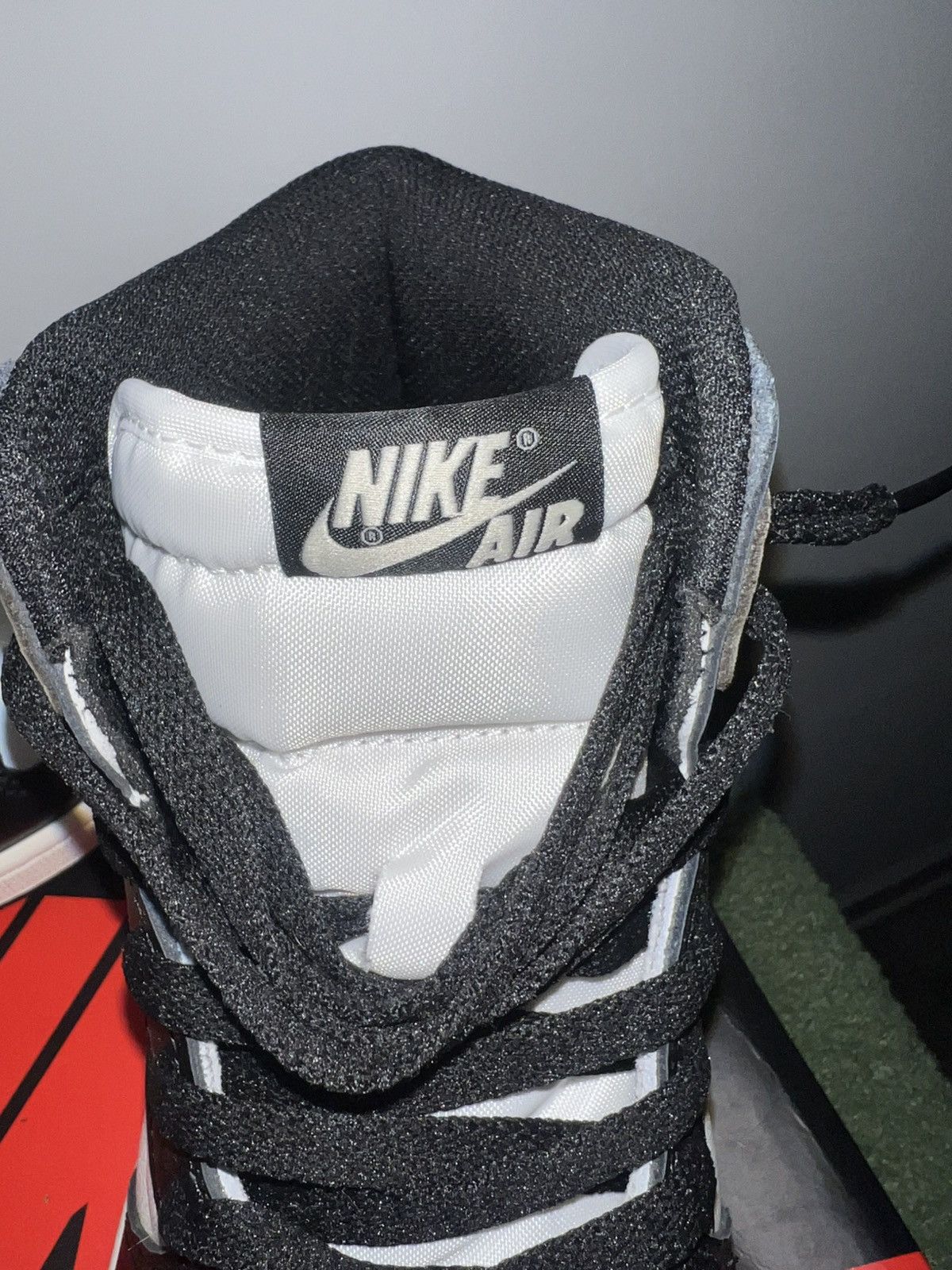 Nike Jordan 1 Dark Mocha 9.5 Size US 9.5 / EU 42-43 - 10 Thumbnail