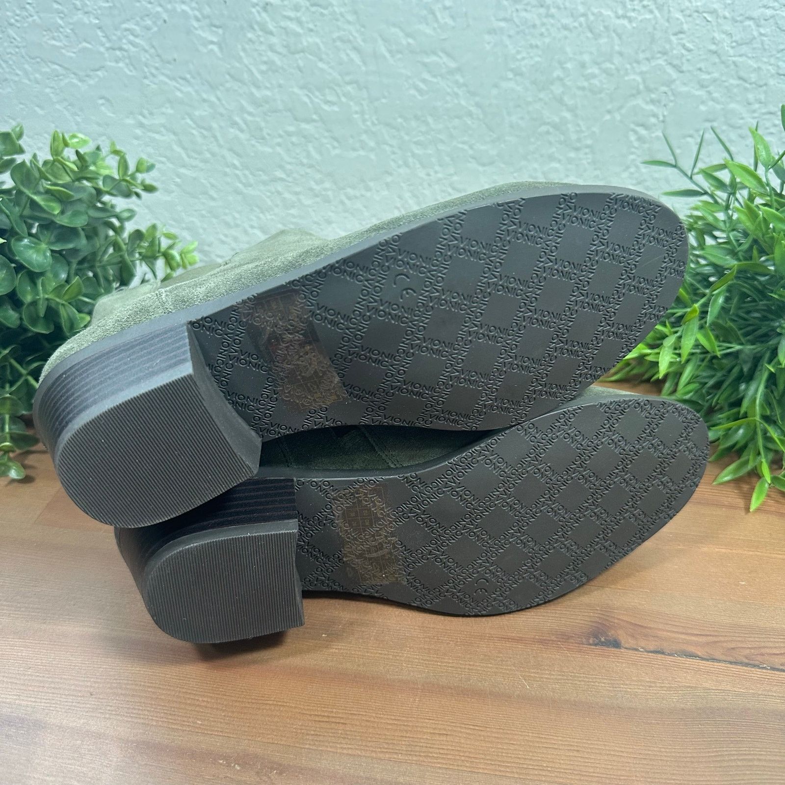 Vionic Vionic Roseland Water-Repellent Suede Ankle Boots Wide Size US 7.5 / IT 37.5 - 7 Thumbnail
