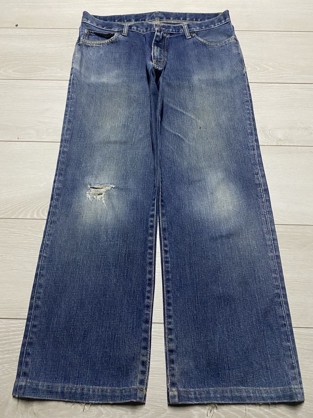 Japanese Brand Vintage Uniqlo S-002 Fade Wash Distressed Baggy Jeans Size US 30 / EU 46 - 1 Thumbnail