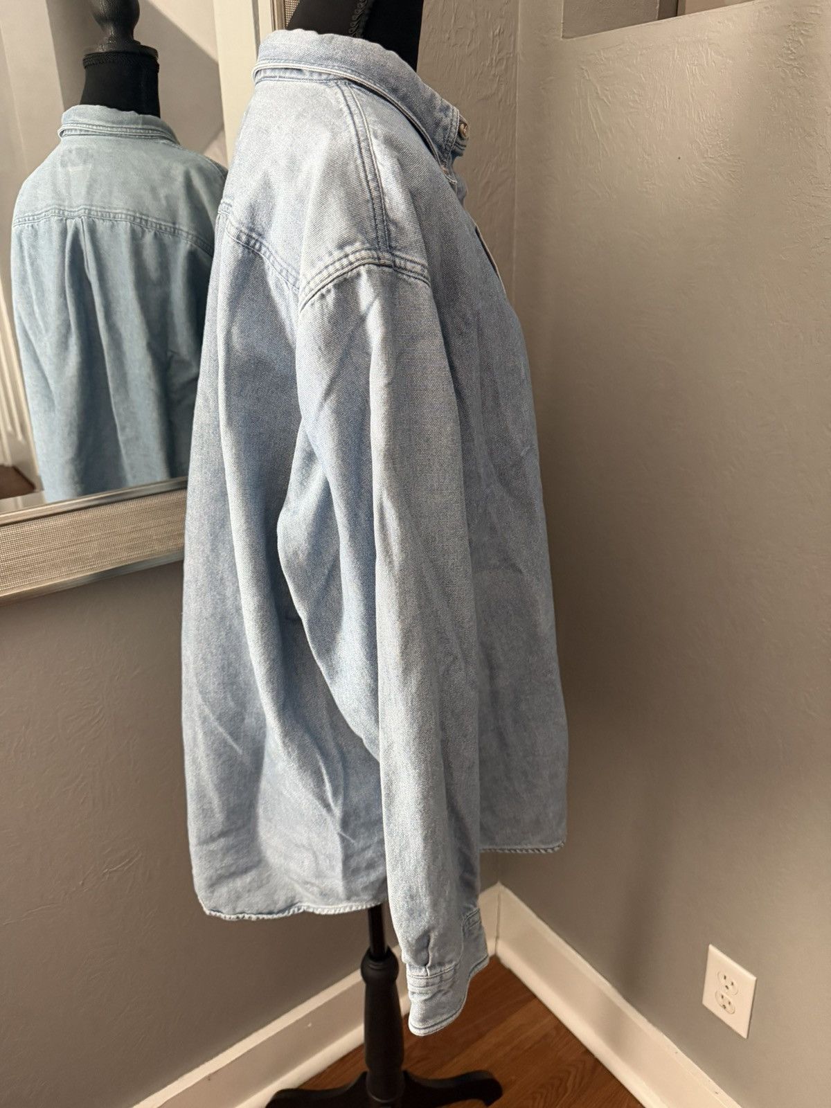 Hunt Club VTG 90s Hunt Club denim shirt embroidered crest size XL. Size US XL / EU 56 / 4 - 5 Thumbnail