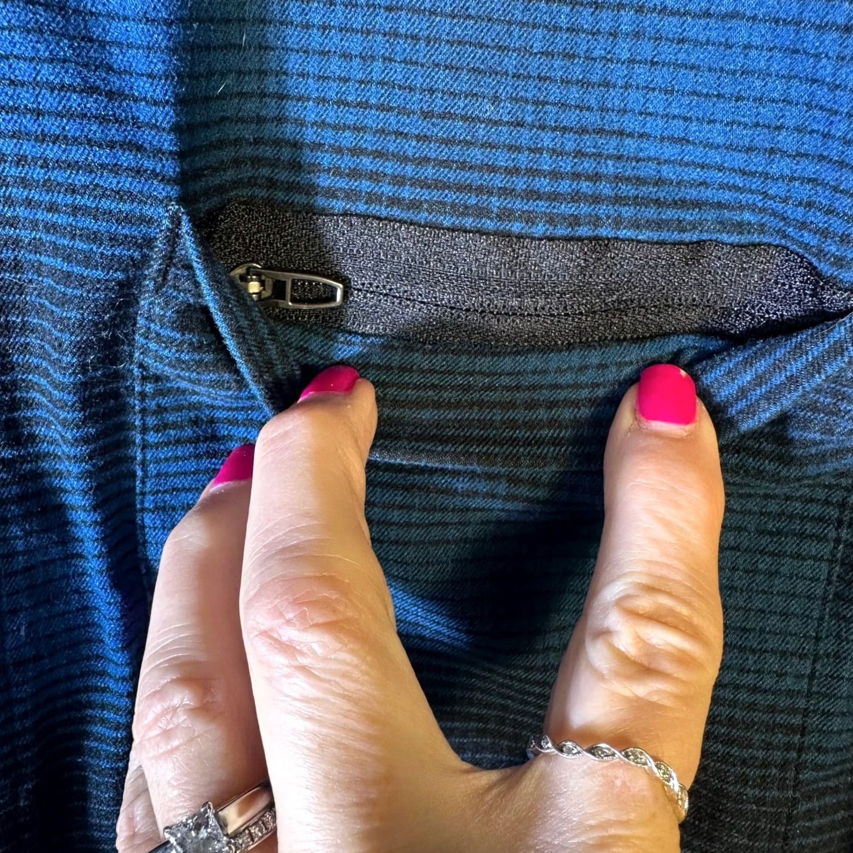 Lululemon Lululemon Mens Button-Down Shirt Blue Black Ombre Stripe Long Sleeve Size US L / EU 52-54 / 3 - 3 Thumbnail