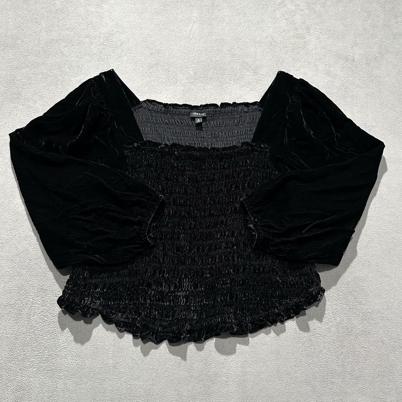 Torrid Torrid 5X Black Velvet Burnout Smocked Blouson Sleeve Crop Top Womens Size XXL / US 16-18 / IT 52-54 - 2 Thumbnail