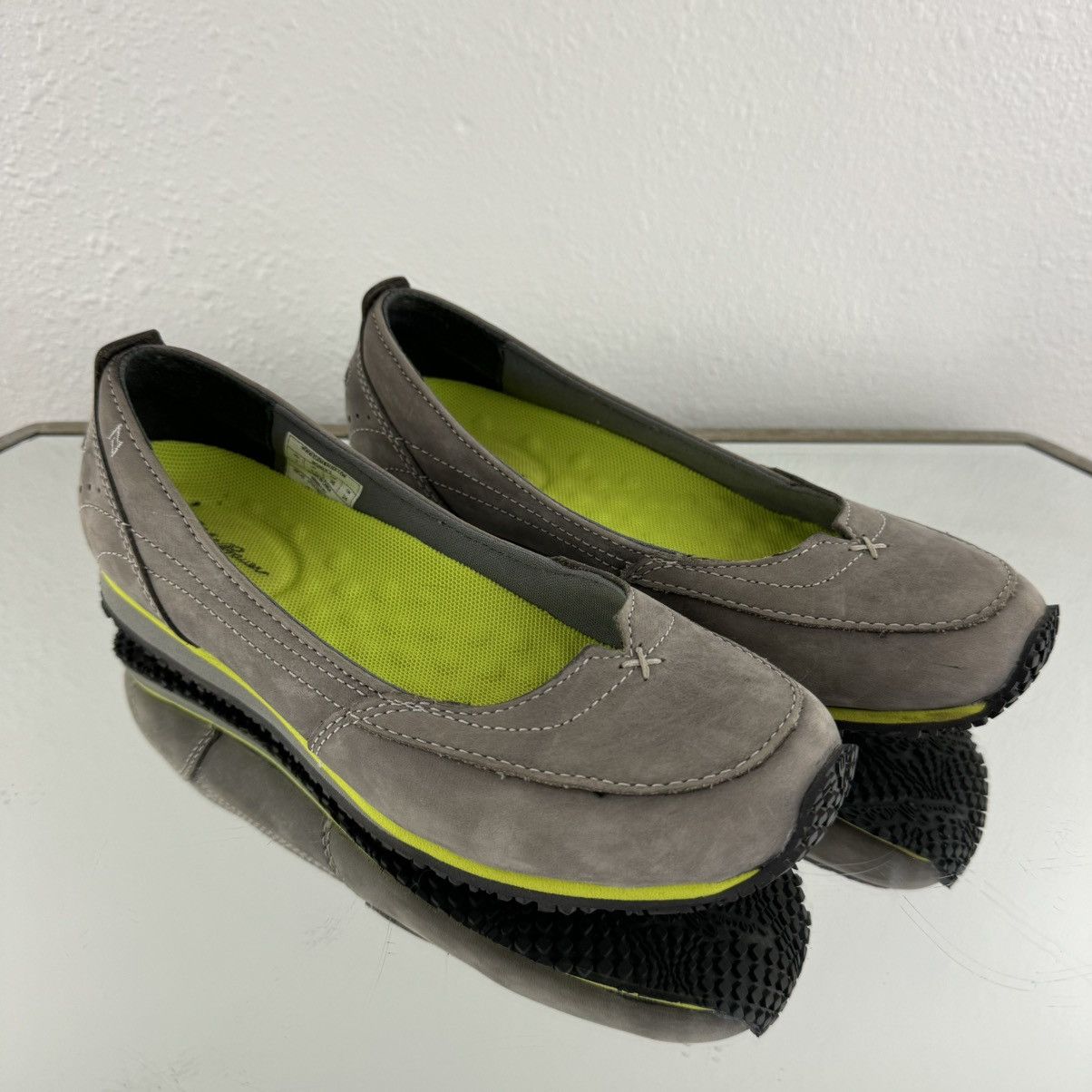 Eddie Bauer EDDIE BAUER Y2K Grey Neon Green Suede Sporty Slip On Flats Size US 7 / IT 37 - 4 Thumbnail