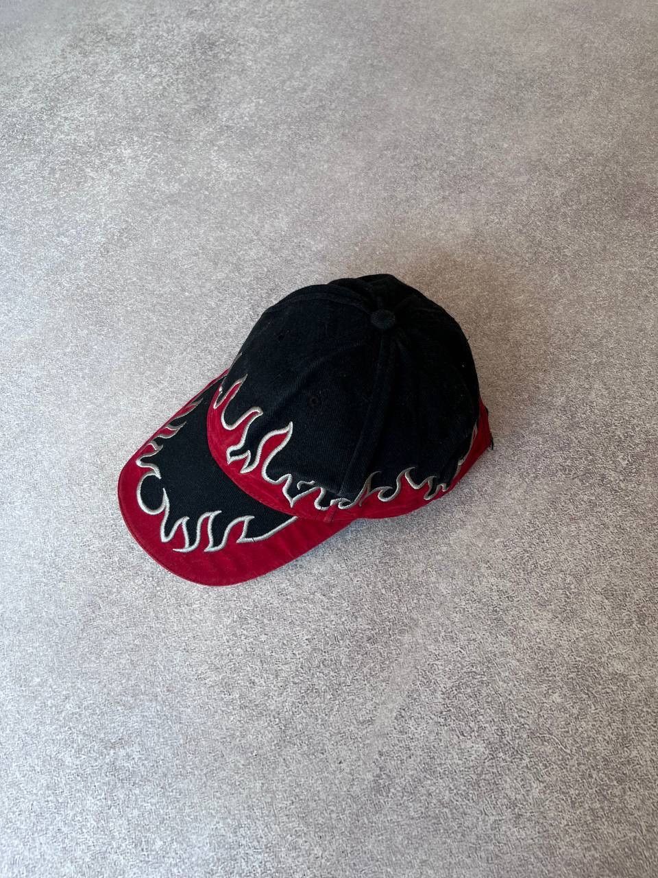 Vintage Vintage Avantgarde Flames Embroidery Oakley Style Cap Size ONE SIZE - 2 Thumbnail