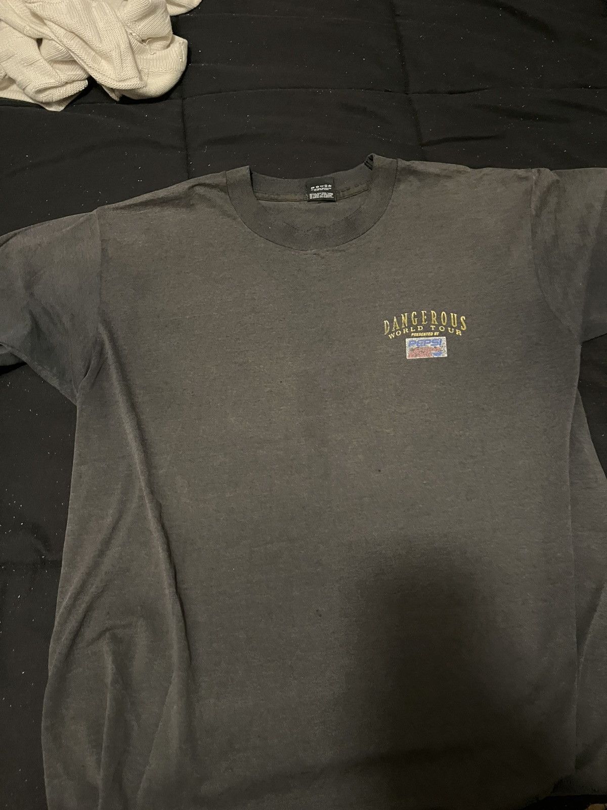 Michael Jackson Dangerous World tour tee Size US XL / EU 56 / 4 - 1 Thumbnail