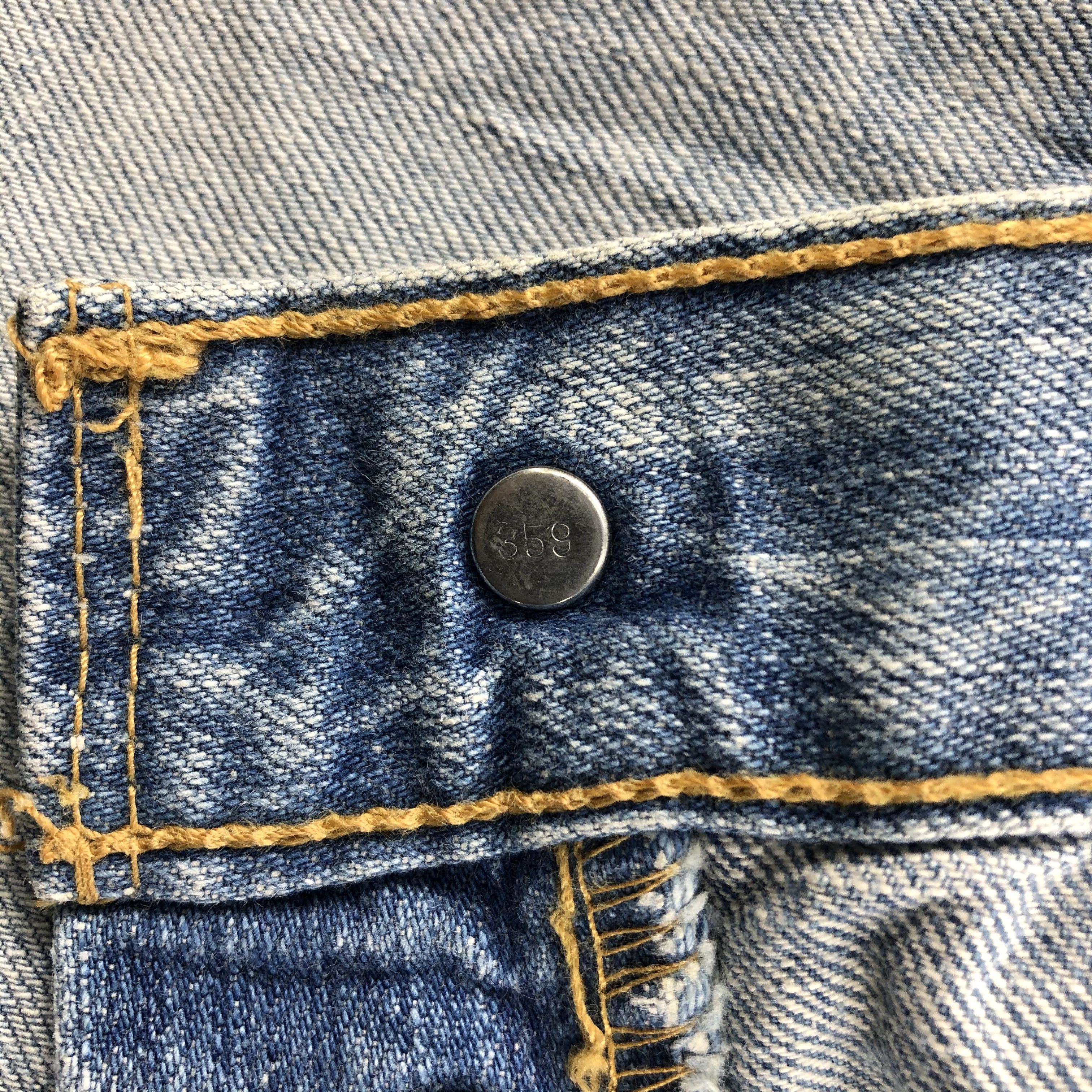 Levi's Vintage 90s Light Wash Levis 501 Jeans-JM1914 Size US 32 / EU 48 - 9 Thumbnail