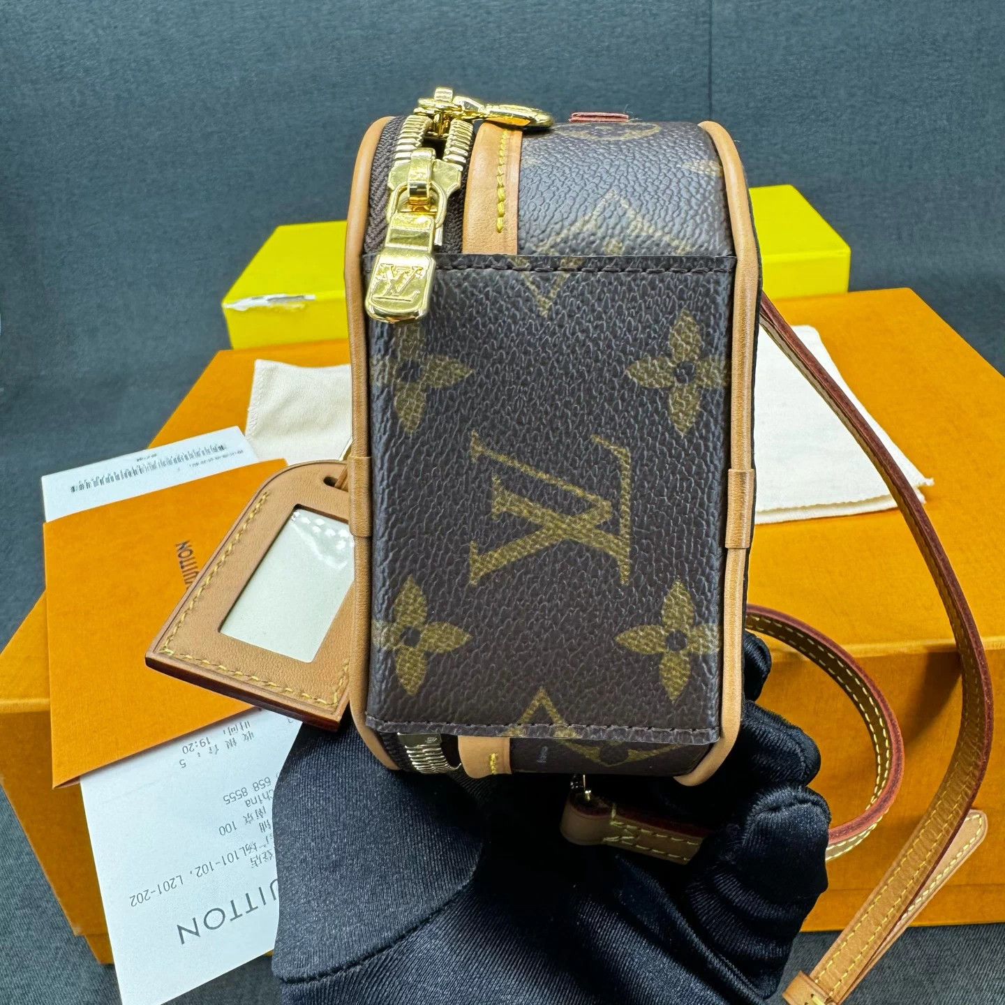 Louis Vuitton LV Monogram Boite Chapeau Mini Hard 2021 Purchased Size ONE SIZE - 4 Thumbnail