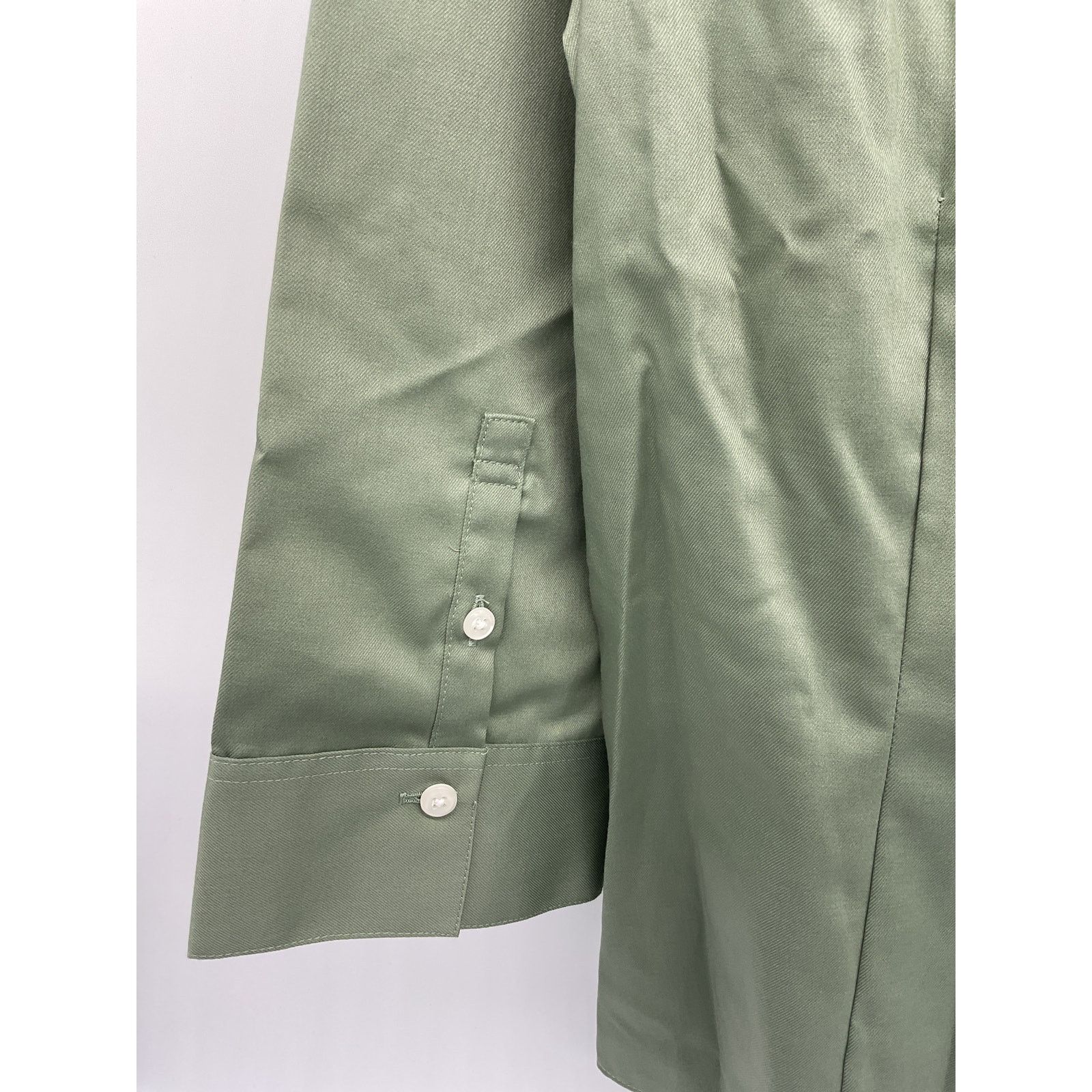 Van Heusen Van Heusen Women’s Button Up Dress Shirt - Size 8-10/ L-S Size L / US 10 / IT 46 - 6 Thumbnail