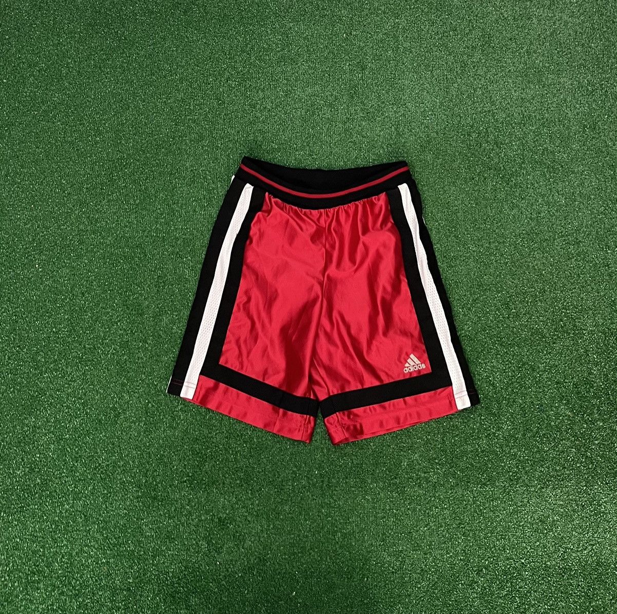 Adidas × Vintage Rare Vintage Adidas Dazzle Basketball Shorts Soft Shiny Size US 32 / EU 48 - 1 Thumbnail