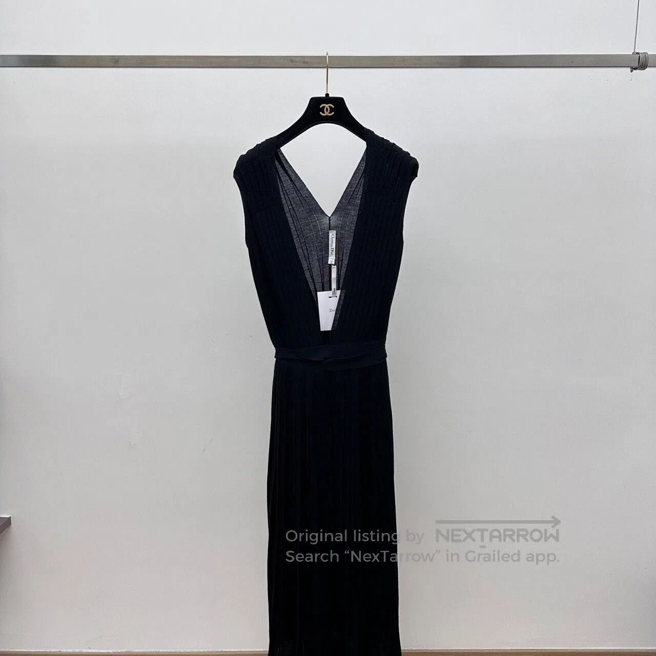 Dior dior deep v sleeveless dress 34 size. Size US 34 / EU 50 - 1 Thumbnail