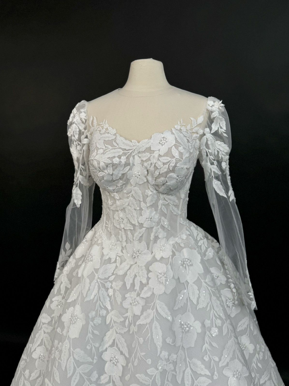 Other US 10 Anna Augusta Embroidered Lace Bridal Gown Size L / US 10 / IT 46 - 3 Thumbnail