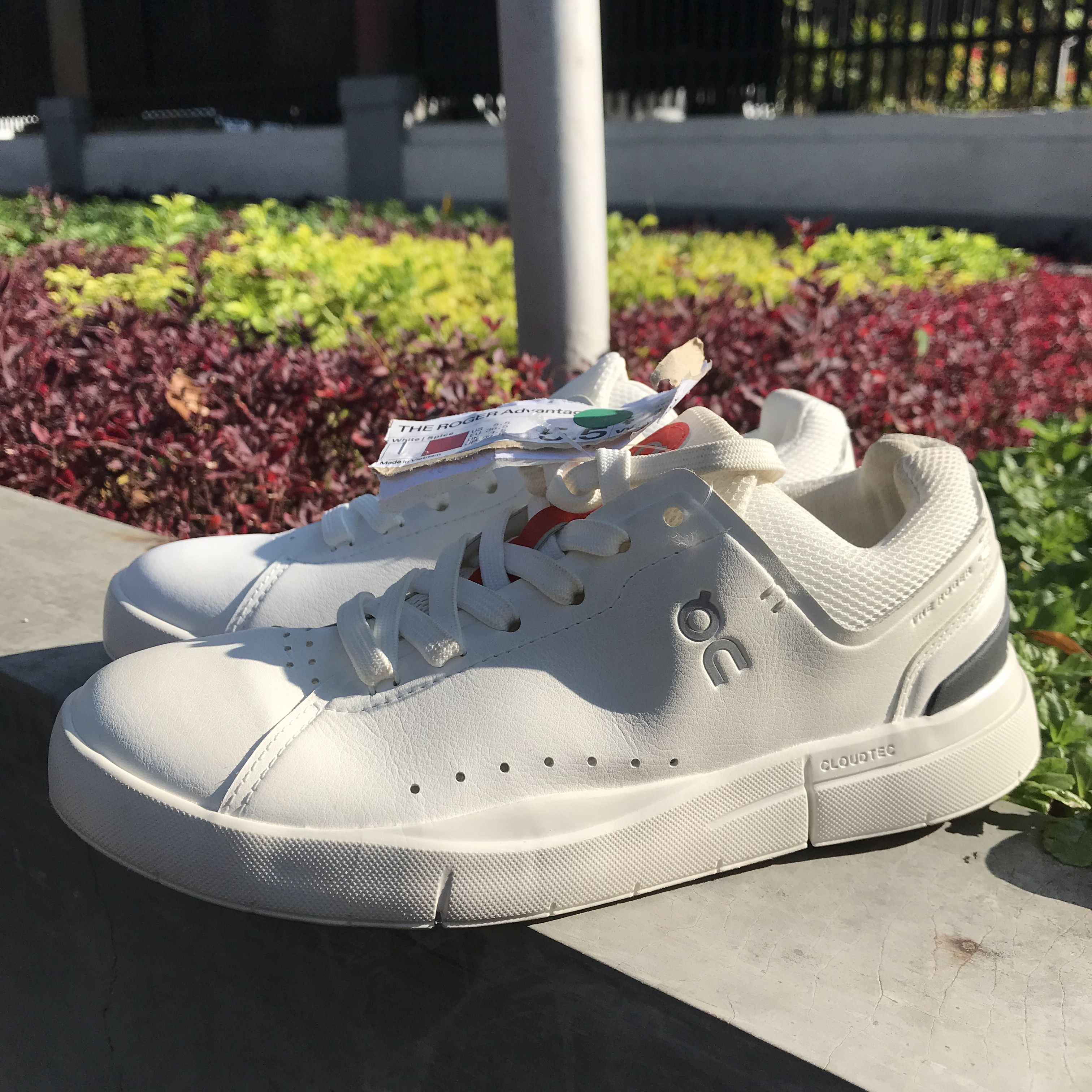 On On Cloud THE ROGER Advantage All White Bnwt Brand New Size US 5 / EU 37 - 14 Thumbnail