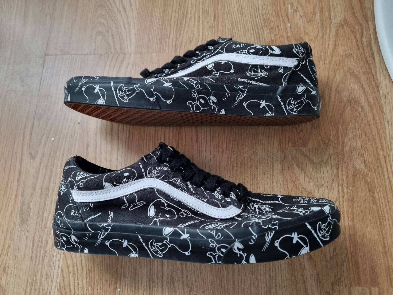 Peanuts × Vans Vans Old Skool Peanuts Snoopy Size US 10.5 / EU 43-44 - 2 Thumbnail